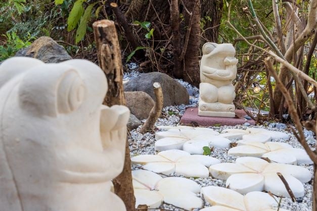 バリ島のカエル石像がお出迎え