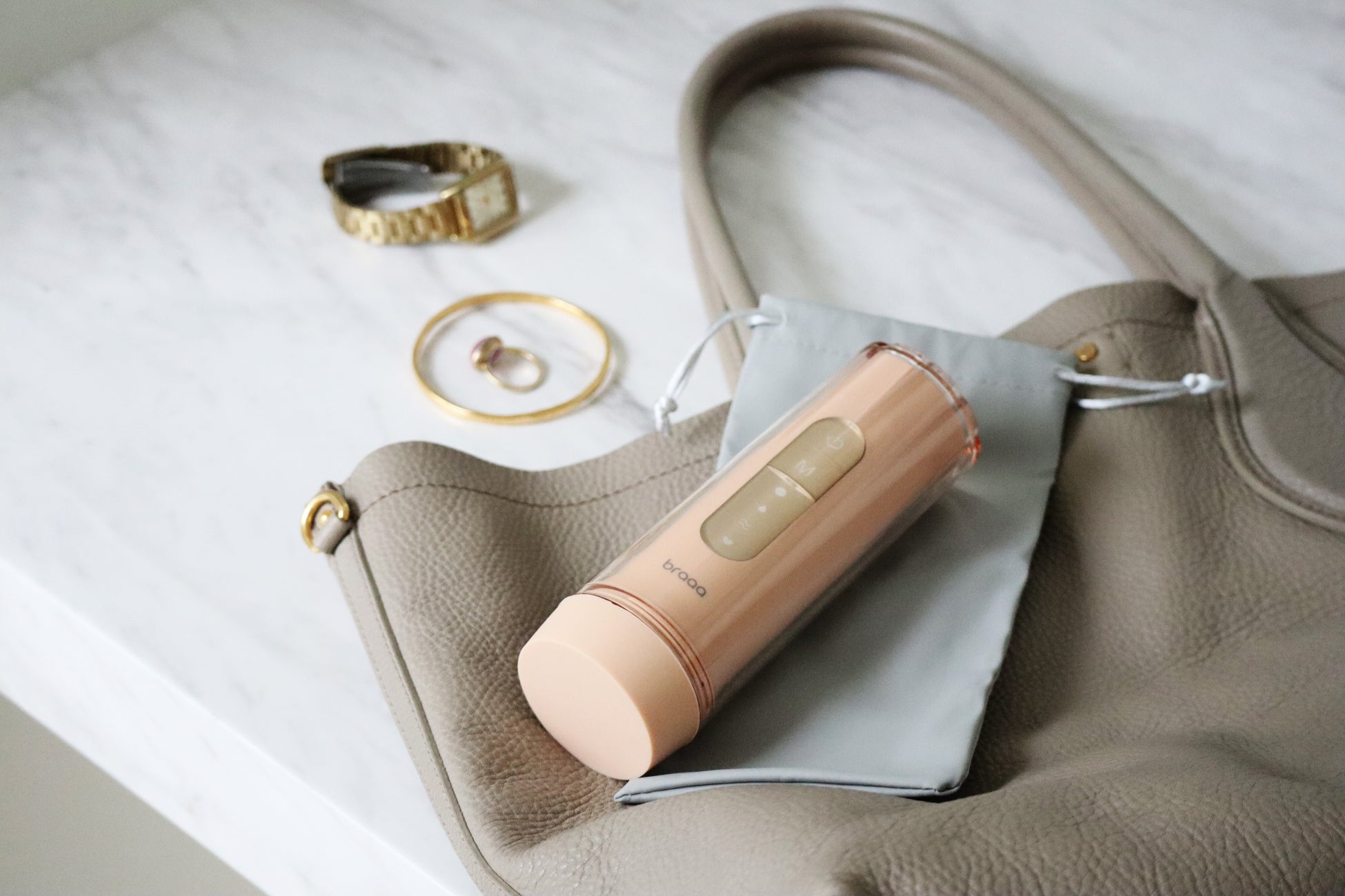 持ち運びも簡単