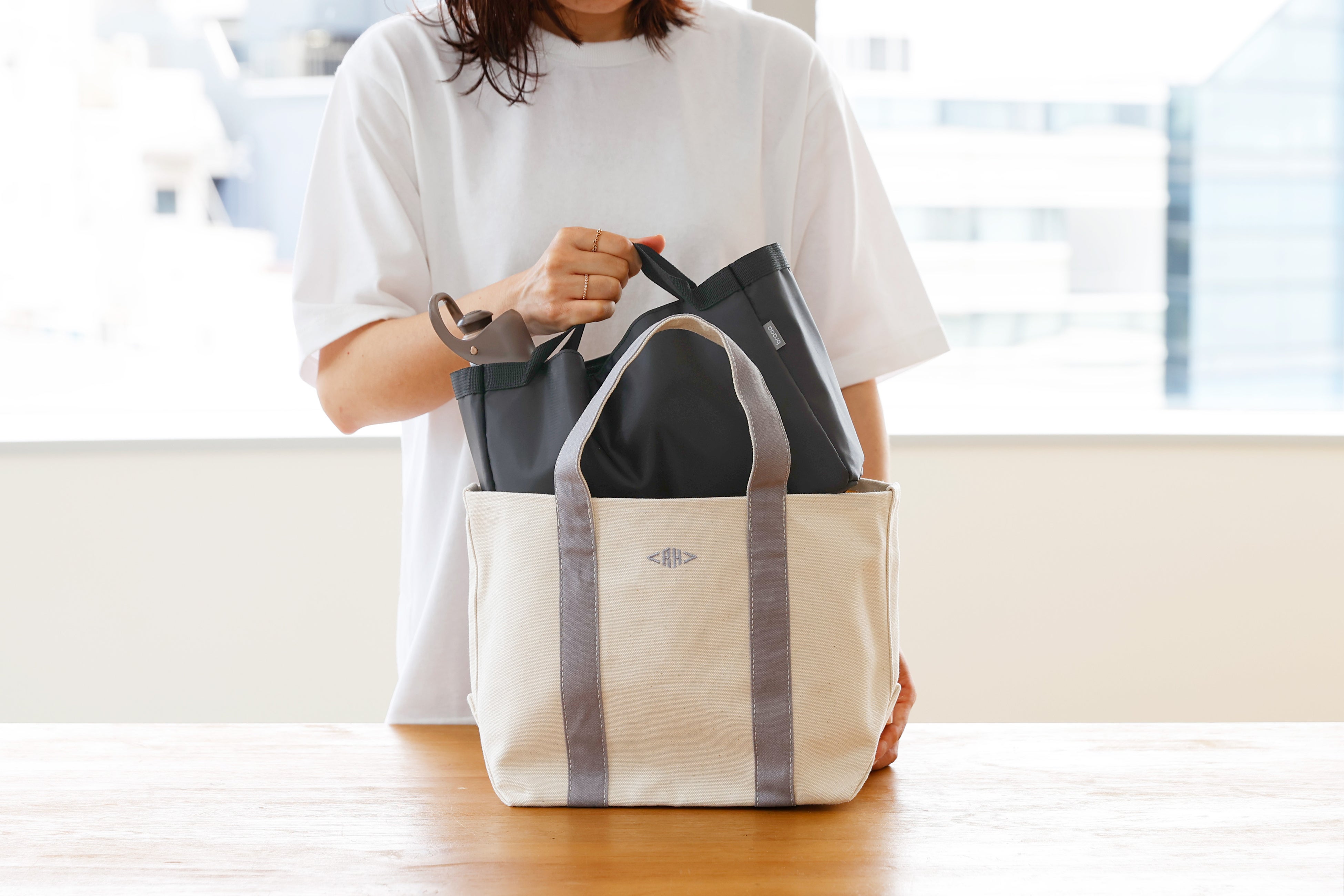 お手持ちのバッグに合わせてお散歩バッグに