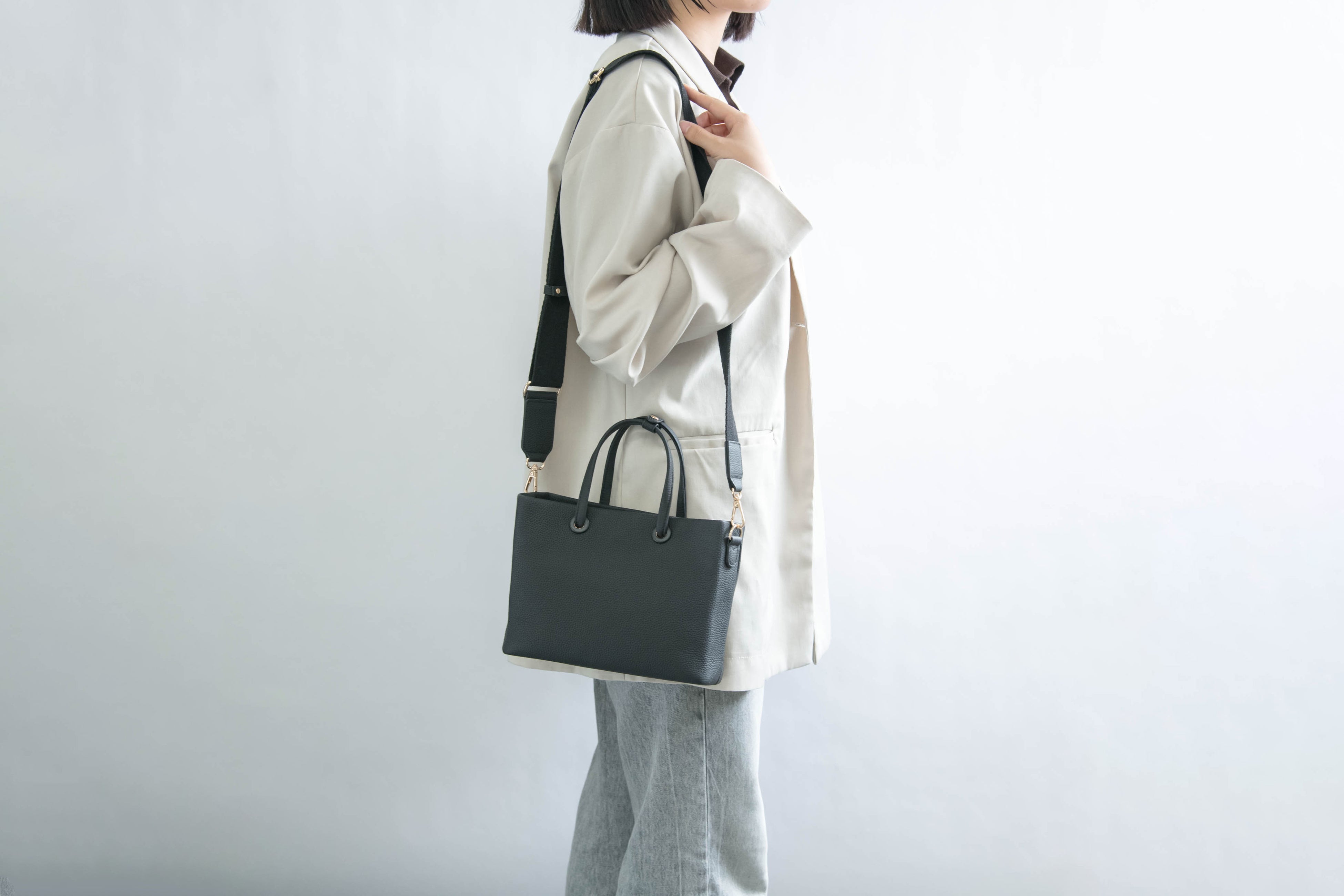 新進工房　しまむら　コラボ　受注生産　本革　トートバック　ブラック しまむら×新進工房、本革仕立ての特別コラボバッグがオンライン