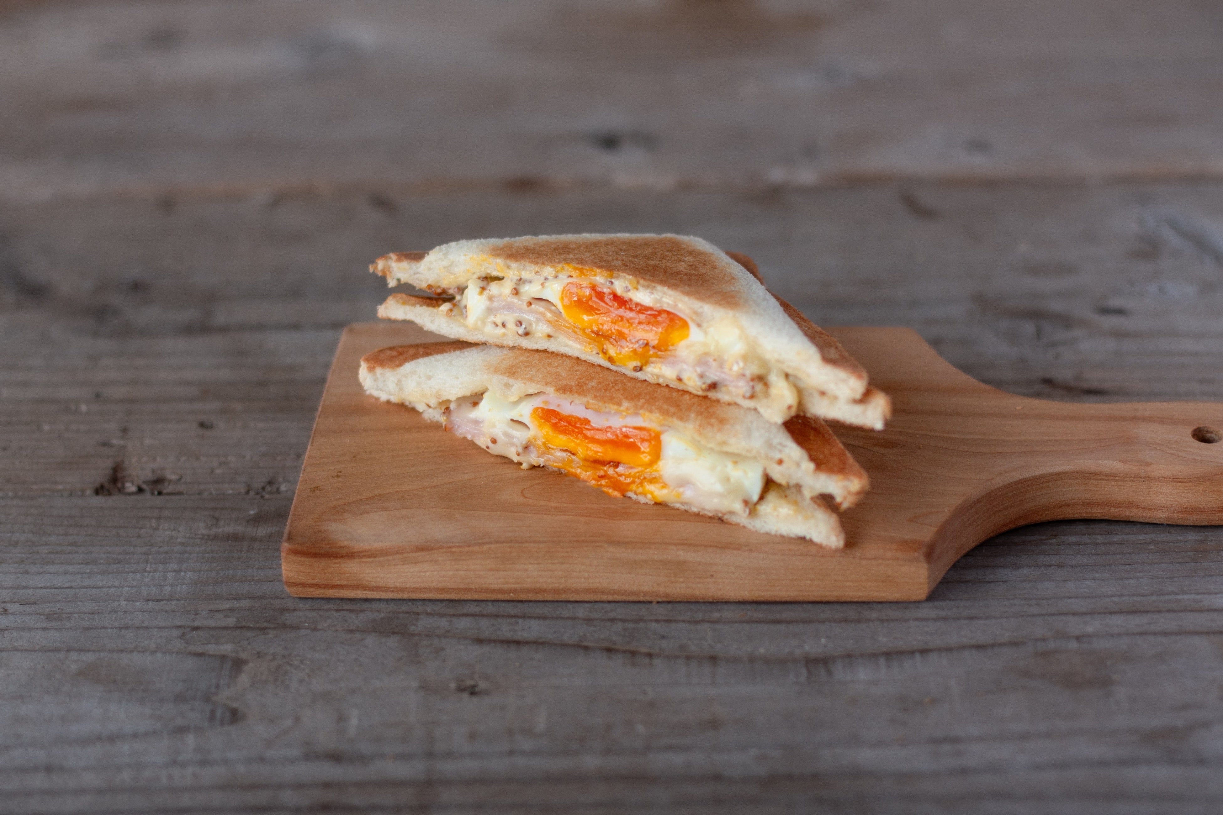 とろ～り目玉焼きホットサンド