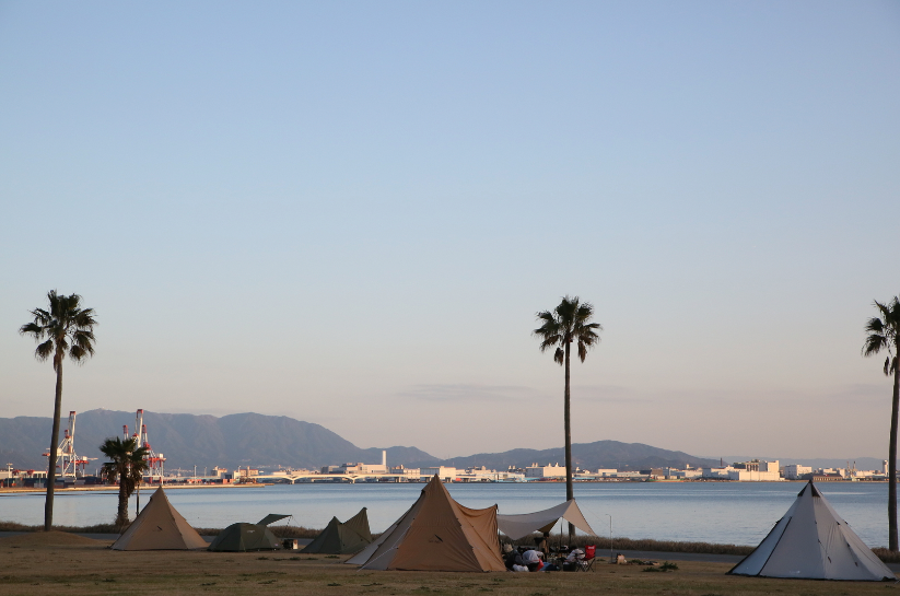 夜には博多湾の夜景が一望できる特別なロケーション。