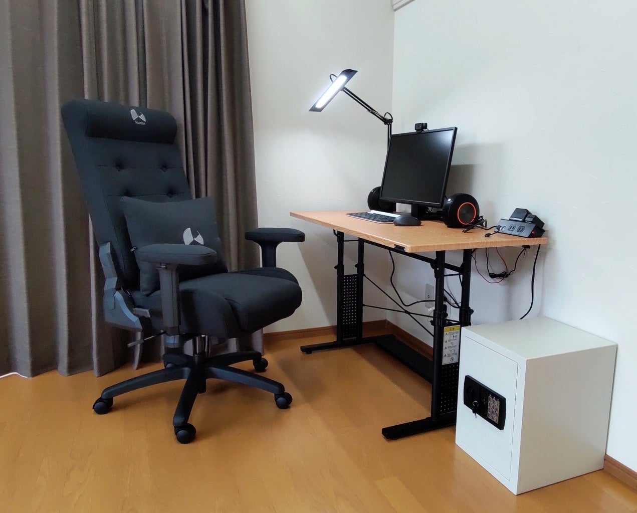 悪石島コミューン　デスク