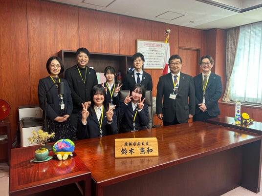 山形の高校生チームONI³が農林水産大臣を表敬訪問 山形の高校生チームONI³が農林水産大臣を表敬訪問