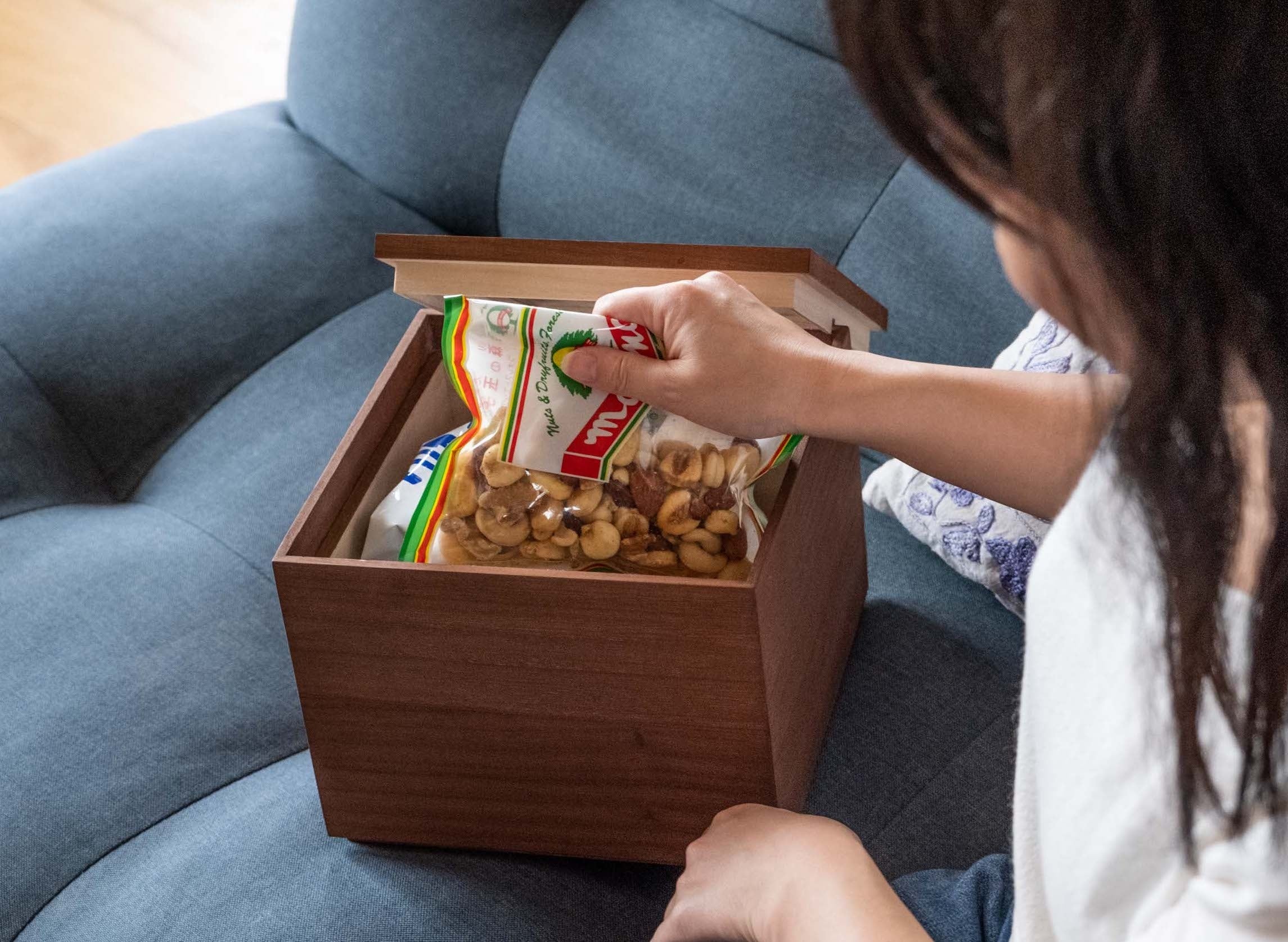 日本一の桐箱メーカーが作る、大人気「桐の米びつ」に新色が登場
