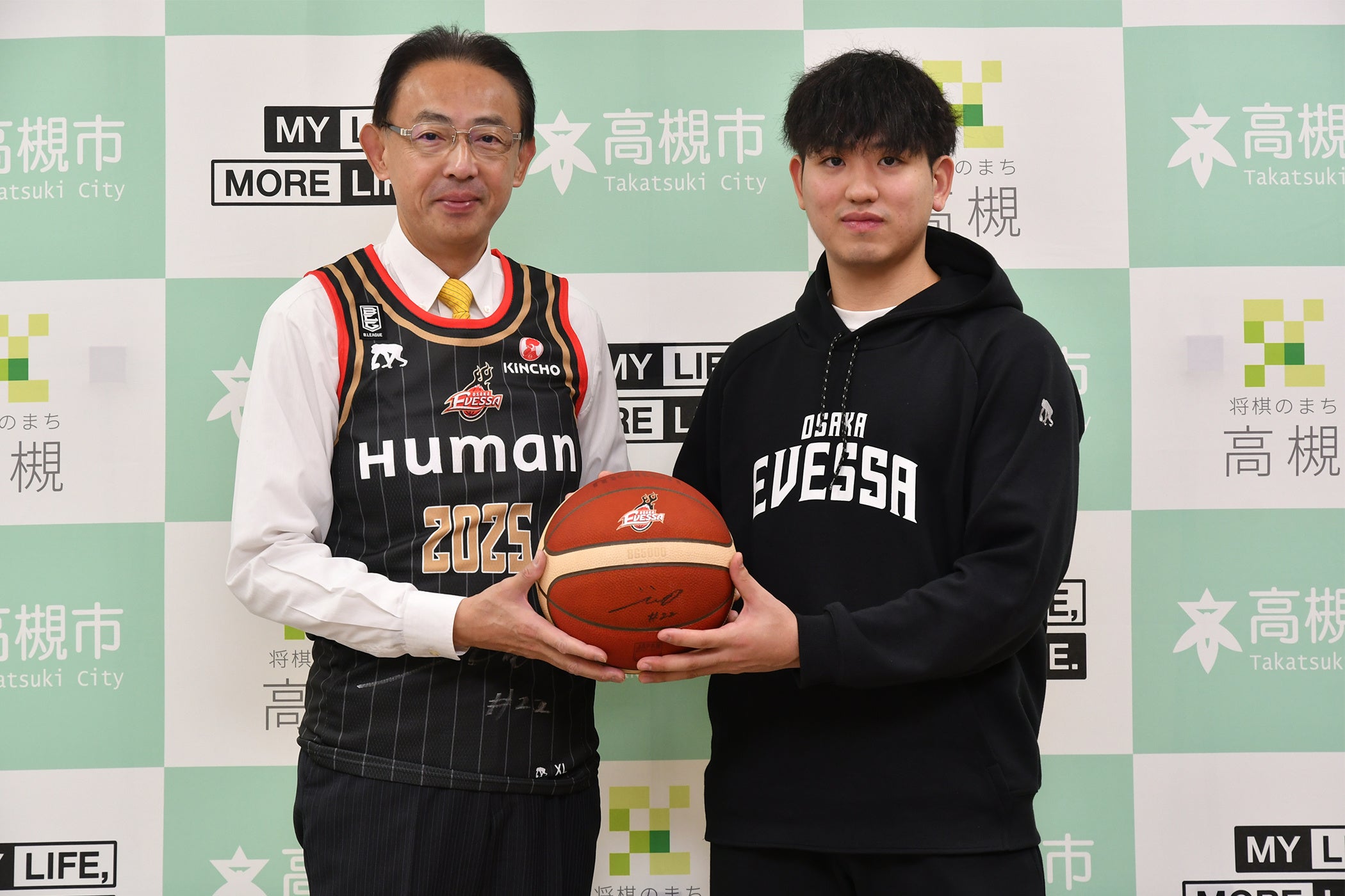 バスケおじさま専用 高槻市出身の飯尾文哉選手がプロバスケットボールクラブ入団を濱田市長