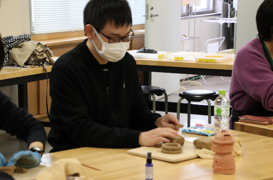今城塚古墳公園ではにわづくり体験（前回の様子）