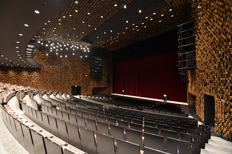 演奏会が開催されるトリシマホール