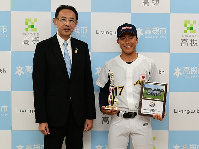 お城ファン必見 高槻城をデザインした新御城印帳が4月6日から