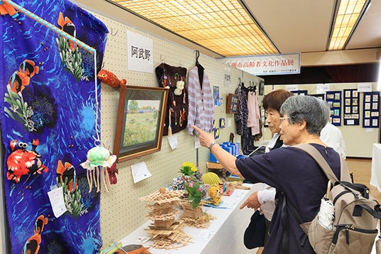 60歳以上の高槻市民の力作が並ぶ「高齢者文化作品展」を開催 60歳以上の高槻市民の力作が並ぶ「高齢者文化作品展」を開催