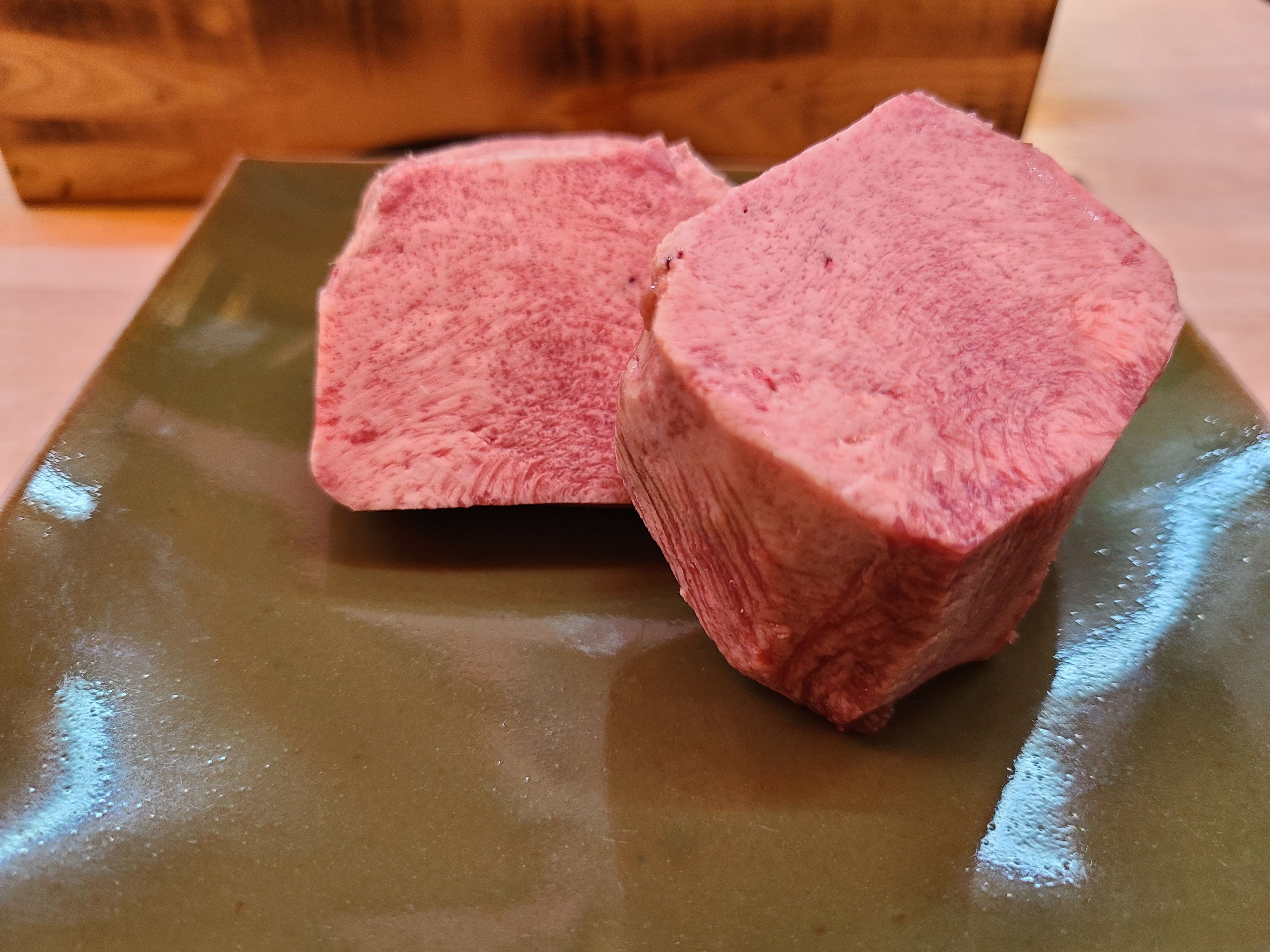 40ミリ！超厚切り牛タン2枚