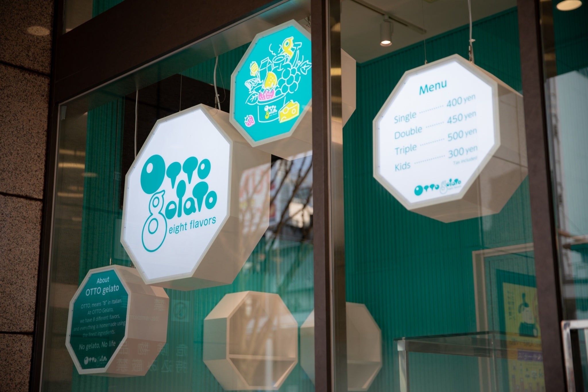 8角形のPOPな看板