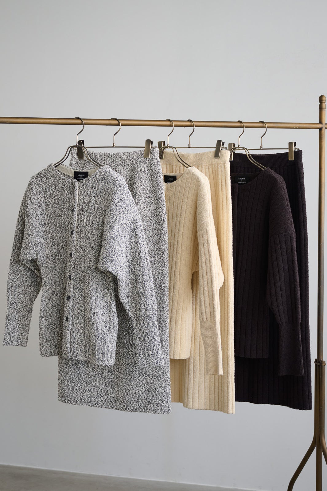 雑誌掲載 今節最旬コディー 上品ウール95％　高級感溢れるAラインニットワンピース　着痩せ効果UP 緑0424 新しい私」に出会うフェミニン派名品｜LOUNIE40周年スペシャル連載 #07