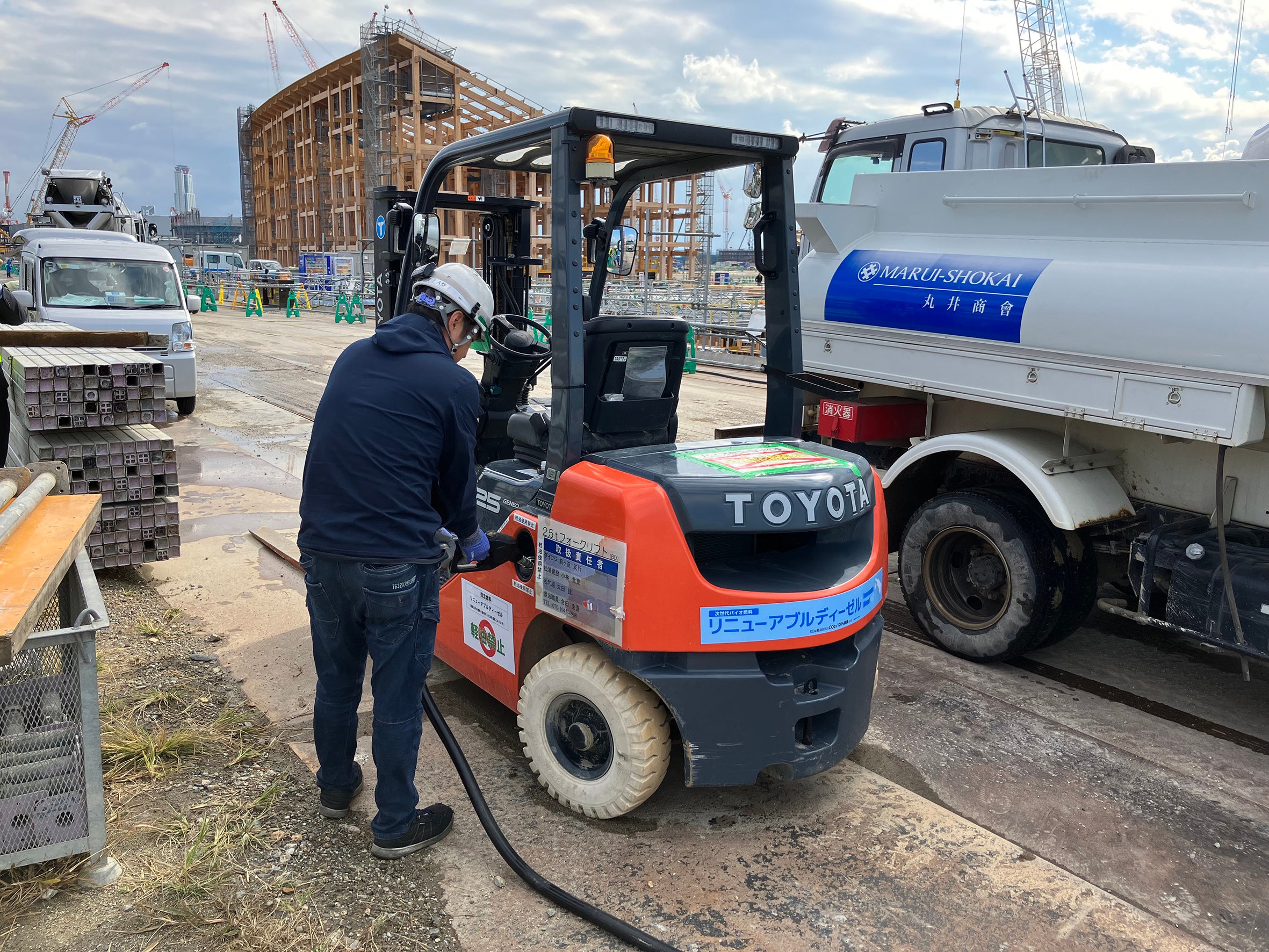 大阪・関西万博の工事で使用するフォークリフト
