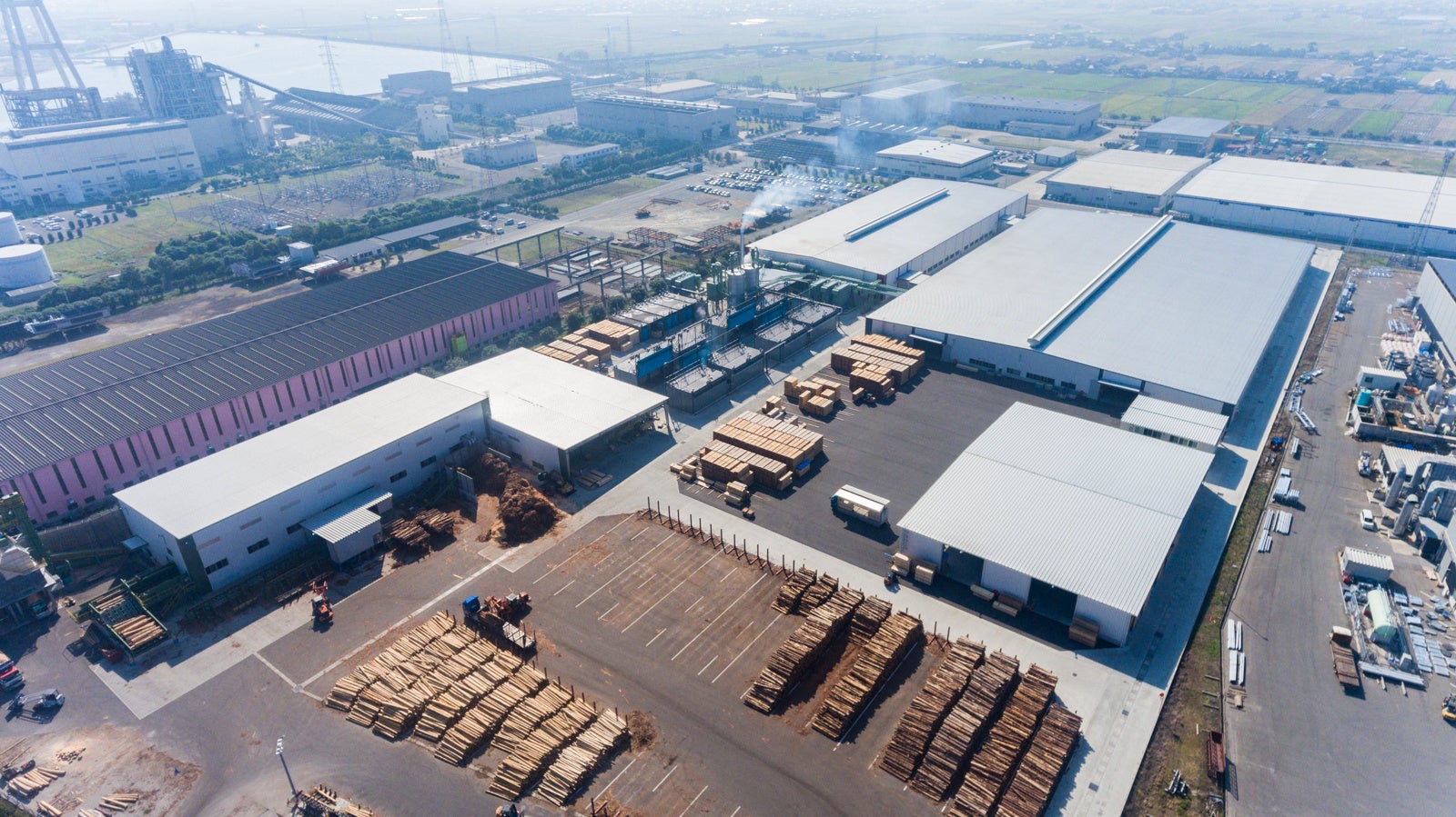 サイプレス・スナダヤ　東予インダストリアルパーク工場全景