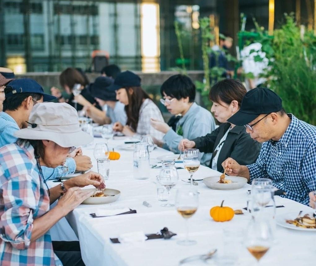 ファームの心地よい空間での食事風景（写真は昨年のイベントの様子）