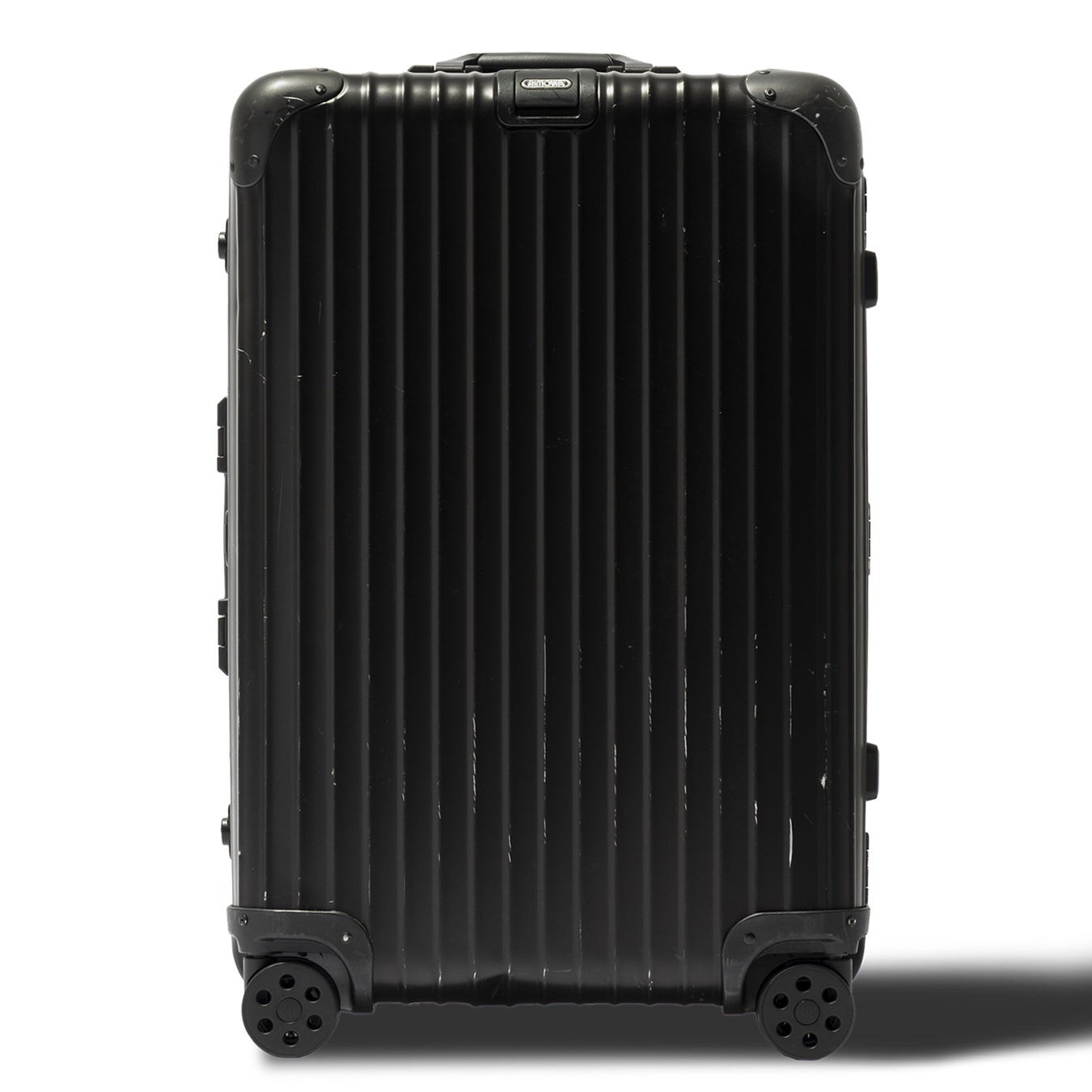 リモワ 内装 備品 スーツケース RIMOWA】ユーズドスーツケースに新たな息吹を吹き込む「RE