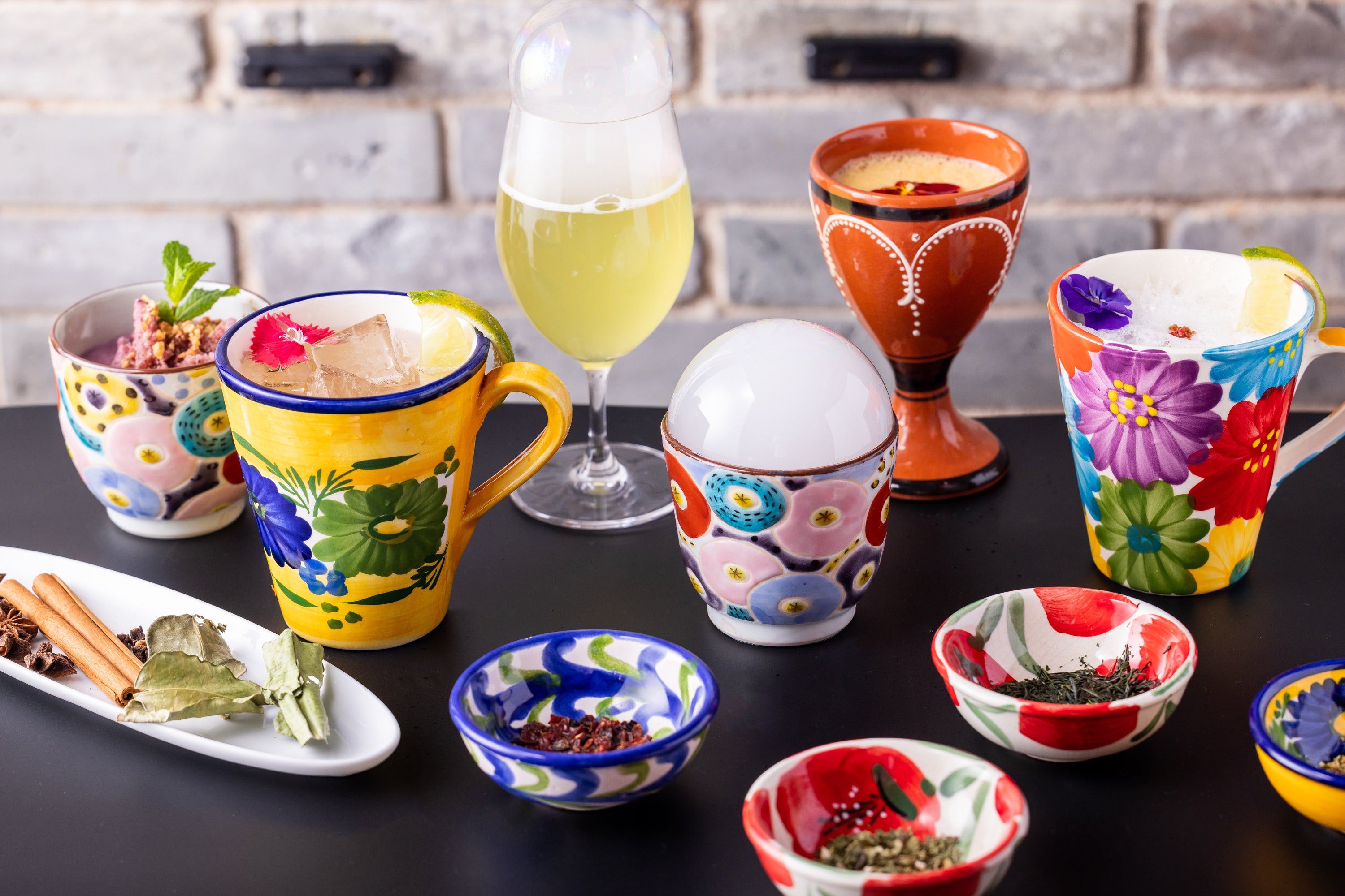 明るい色彩のモクテル