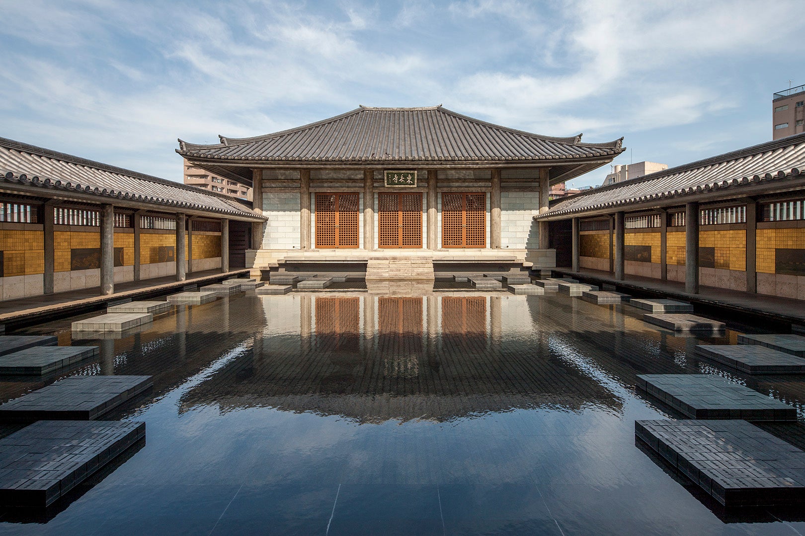 東長寺本堂　水の苑