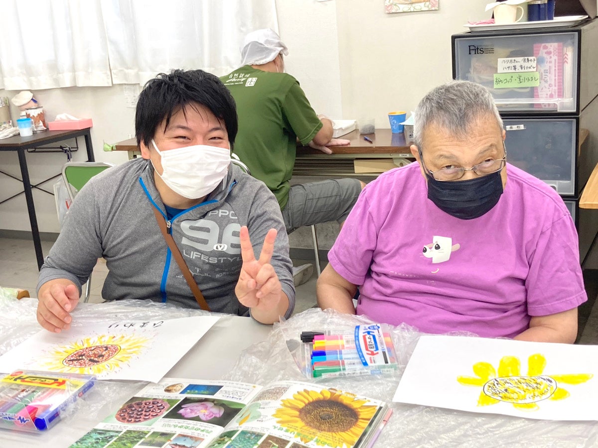 お互いに同じ絵を描きコミュニケーションを楽しみました。