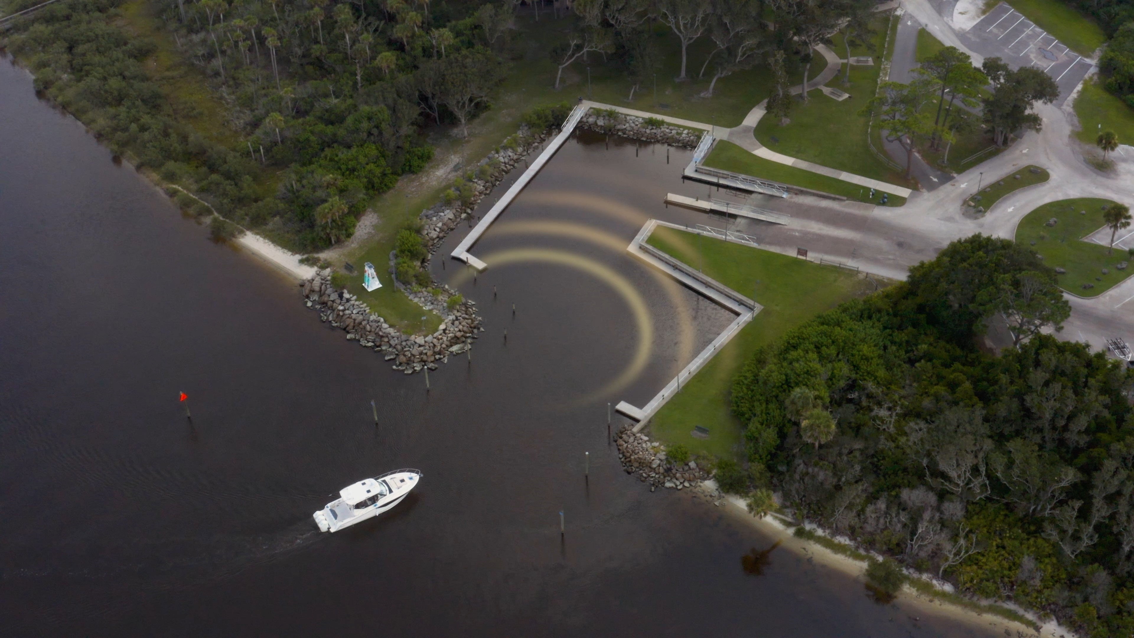 自動ドッキングでドックにアプローチする様子