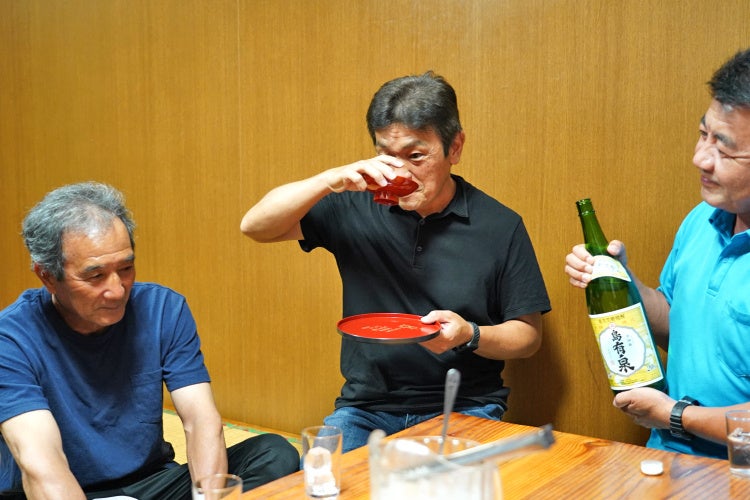 遠来の客をもてなす酒の儀式、与論献奉