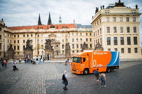 ゲブルダーバイスは水素駆動技術への投資を続けている。同社が所有する水素トラックは、2022年にプラハまでの長距離試運転を成功させた (出典：ゲブルダーバイス) 