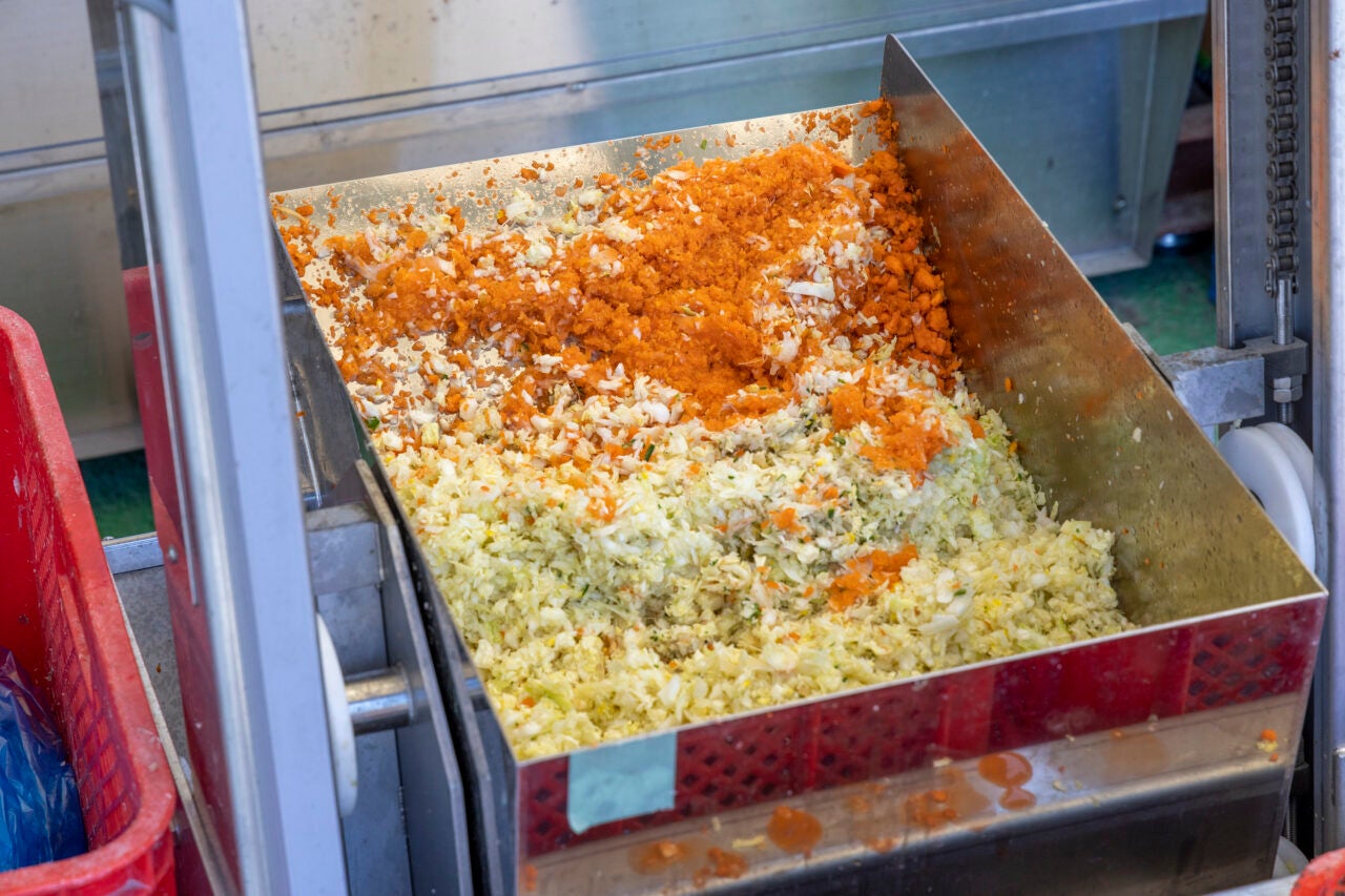 炭素化下処理段階の野菜残渣