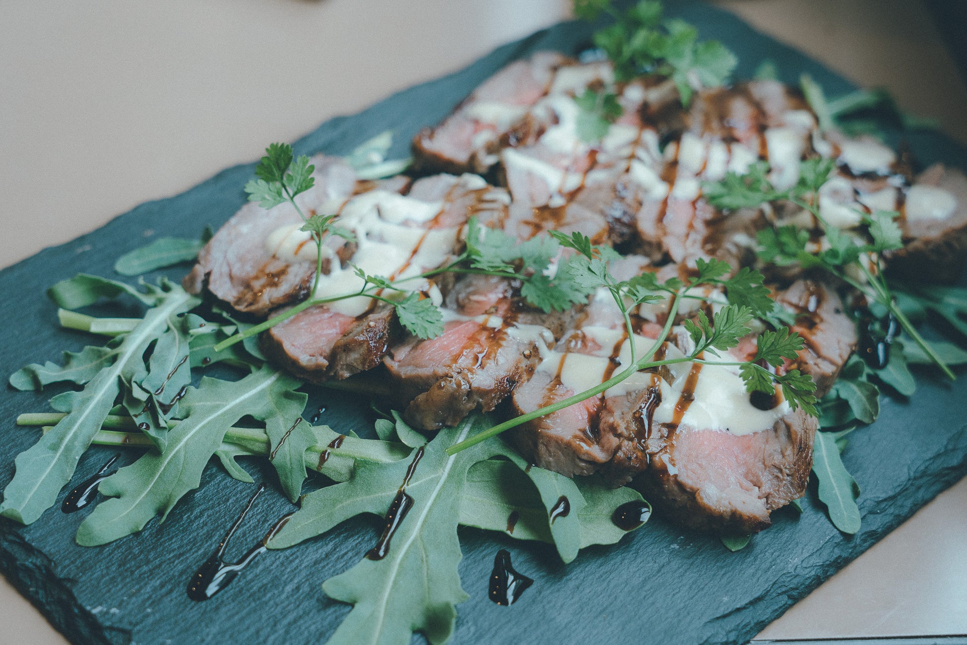 「グラスフェットサーロインのタリアータ」