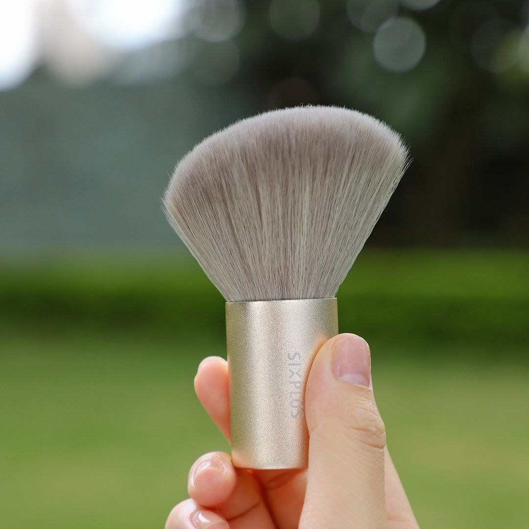 ディンドン！メイクブラシの使い方ガイドがチェック待ちですよ~ | 株式