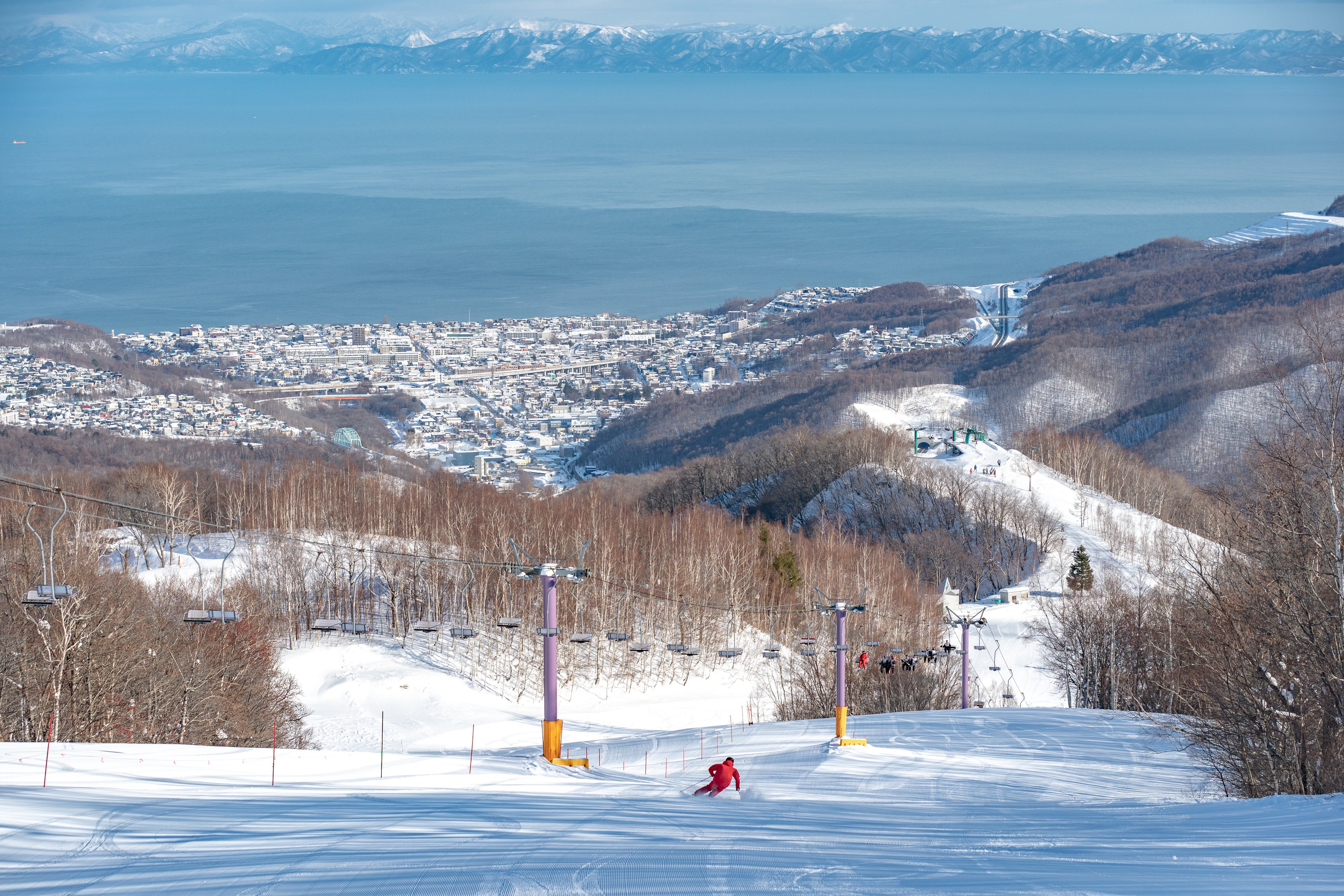 【小樽旅亭 蔵群】JAPOWと雪見温泉で心身を整えるウェルネスツーリズム。スキーバケーション早割プランを販売開始。