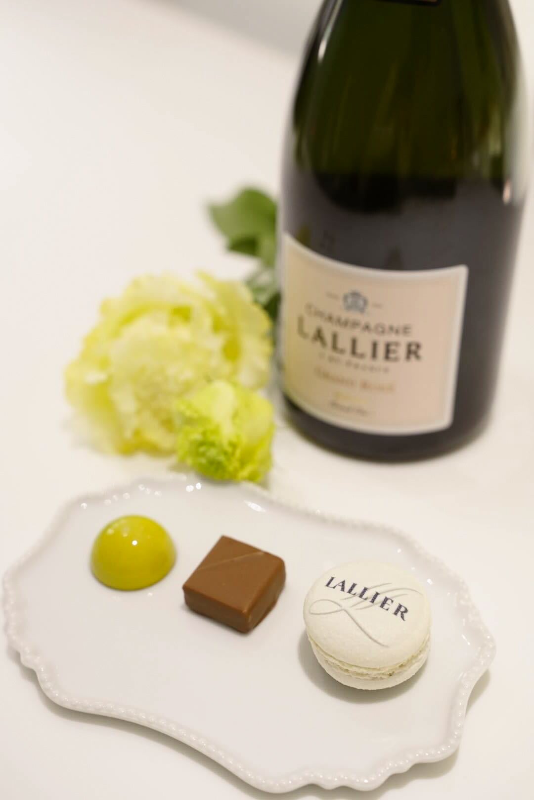 特製チョコレートとマカロンのセット