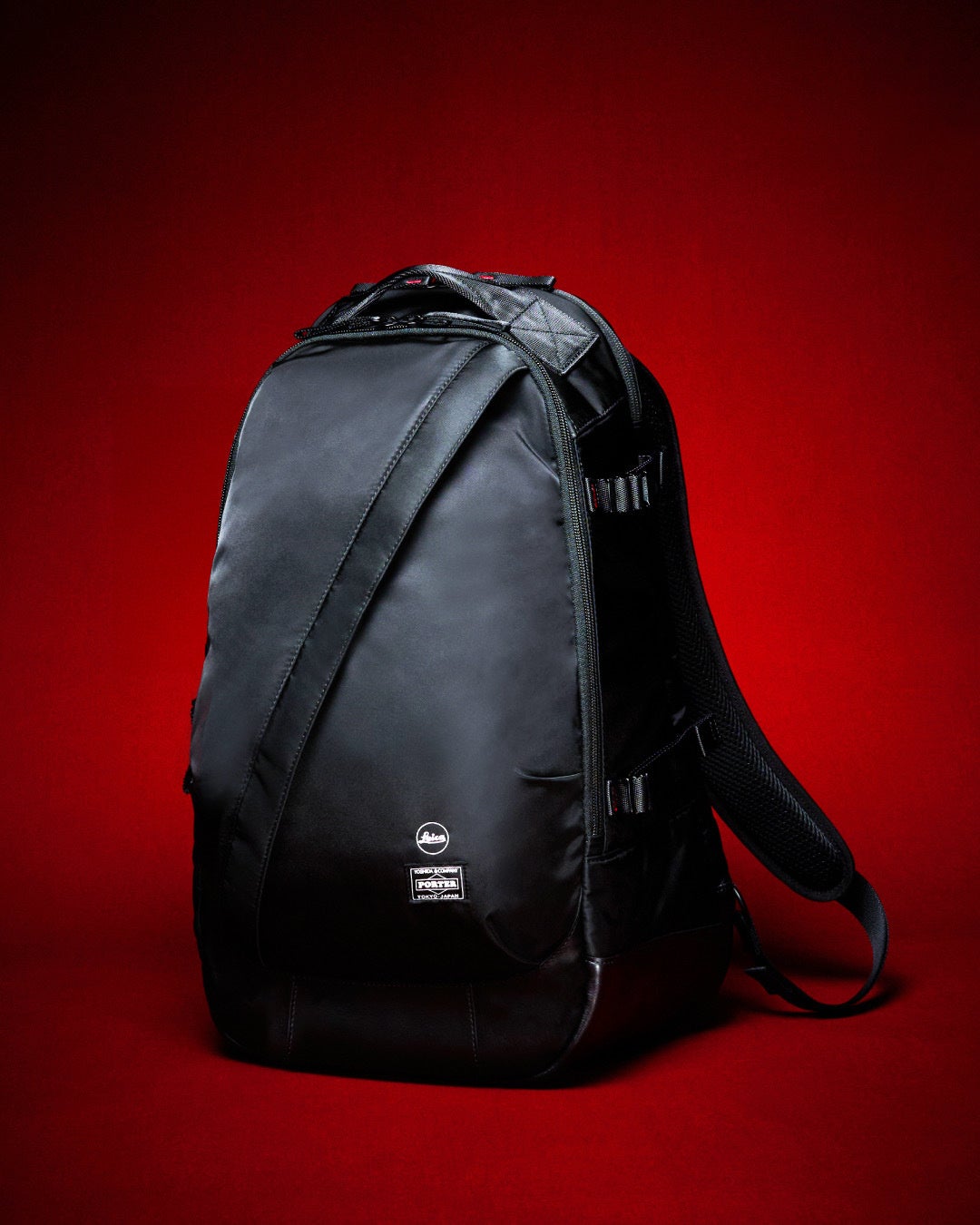 ライカI」誕生100周年と吉田カバン創業90周年を記念した