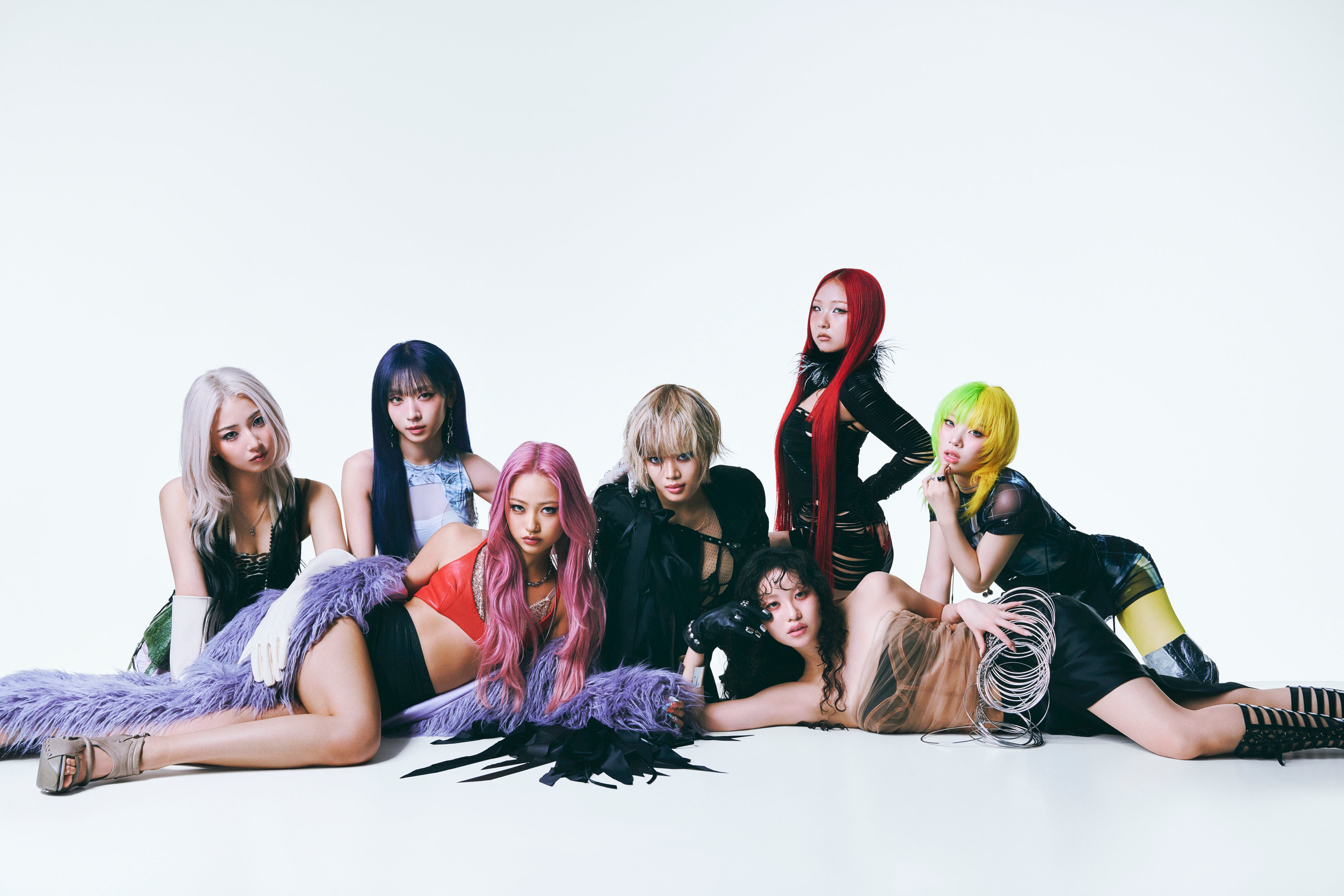 HANA、7か月ぶりとなる新曲「Slidin」を10月29日(木)に配信リリース決定。“誰にも縛られない自由なマインド”を描くR&Bナンバー。MAHINAが描き下ろした配信ジャケット写真も公開