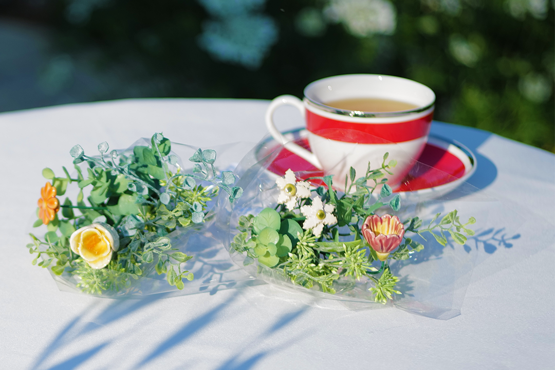 枯れない花』ハンガリーの手作り陶器の花 | Kis kerámia のプレスリリース