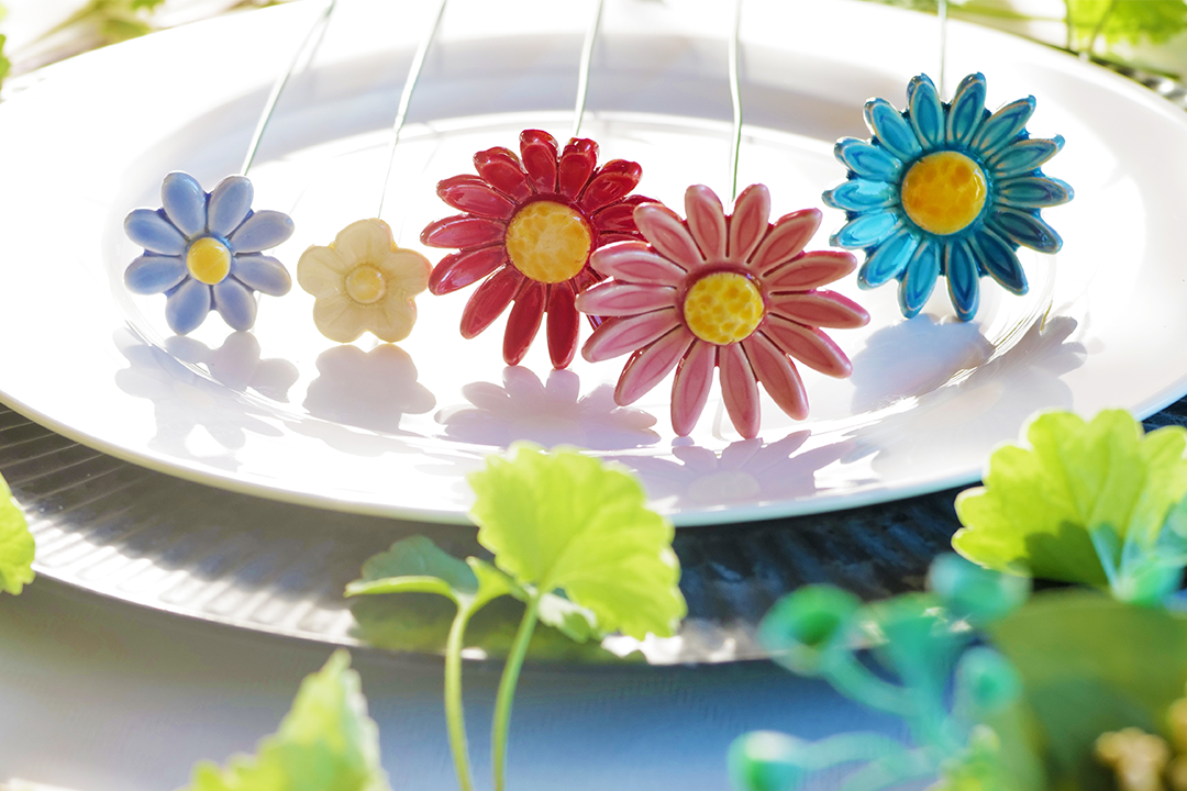 枯れない花』ハンガリーの手作り陶器の花 | Kis kerámia のプレスリリース