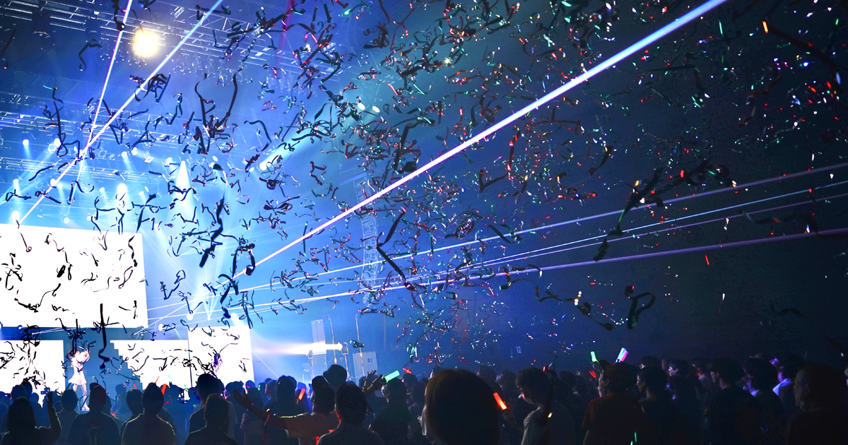 演出は、レーザー・CO2・ハンディCO2・吹上バイパー・アメレーザー・キャノン砲など、1stデビューとは思えない派手な演出を展開