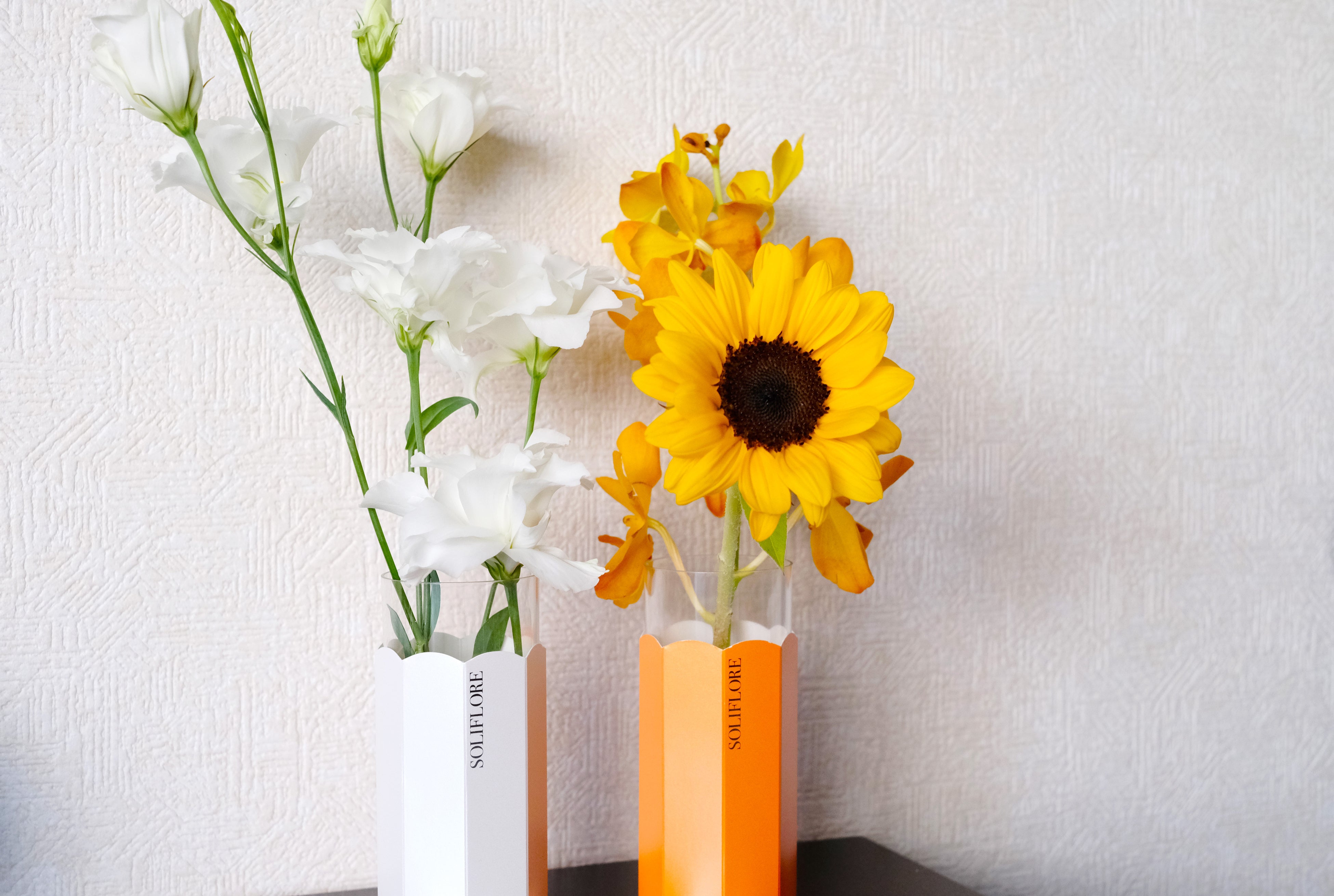 召し上がった後は、容器を逆さまに装着すると、一輪挿しに早変わり。