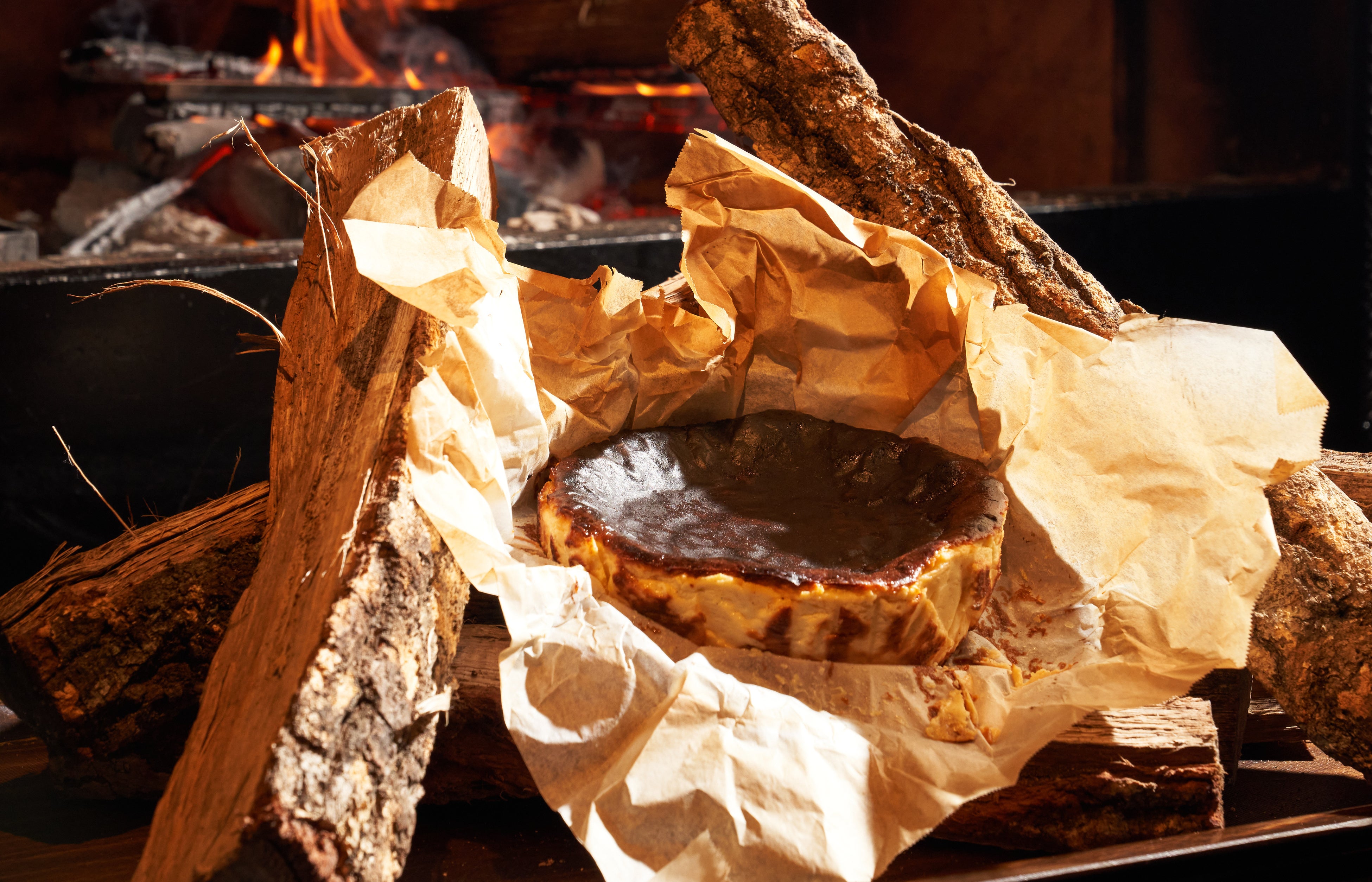 大好評頂いている「薪焼バスクチーズケーキ」