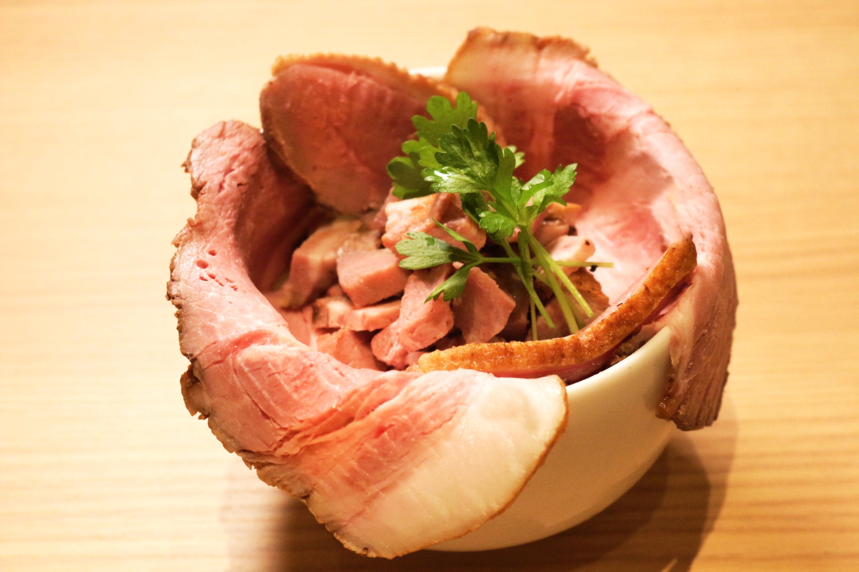 「焼鴨と焼豚のチャーシュー丼」(800円/税込)