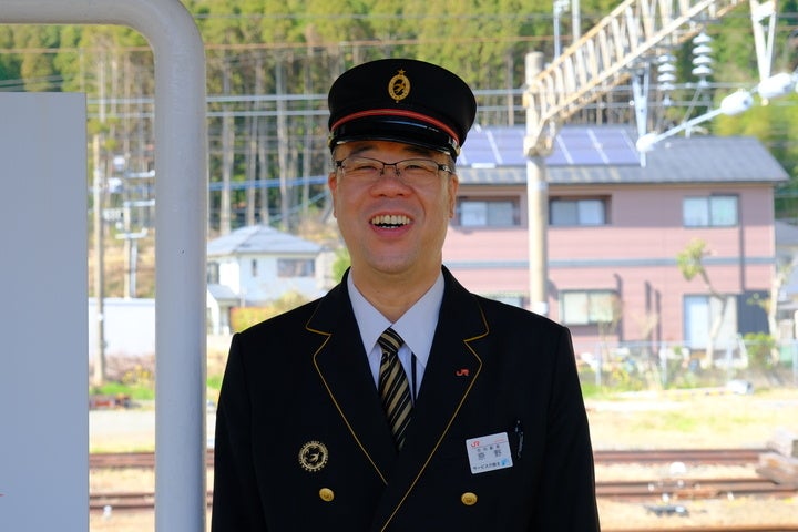 JR佐伯駅長　原野結さん