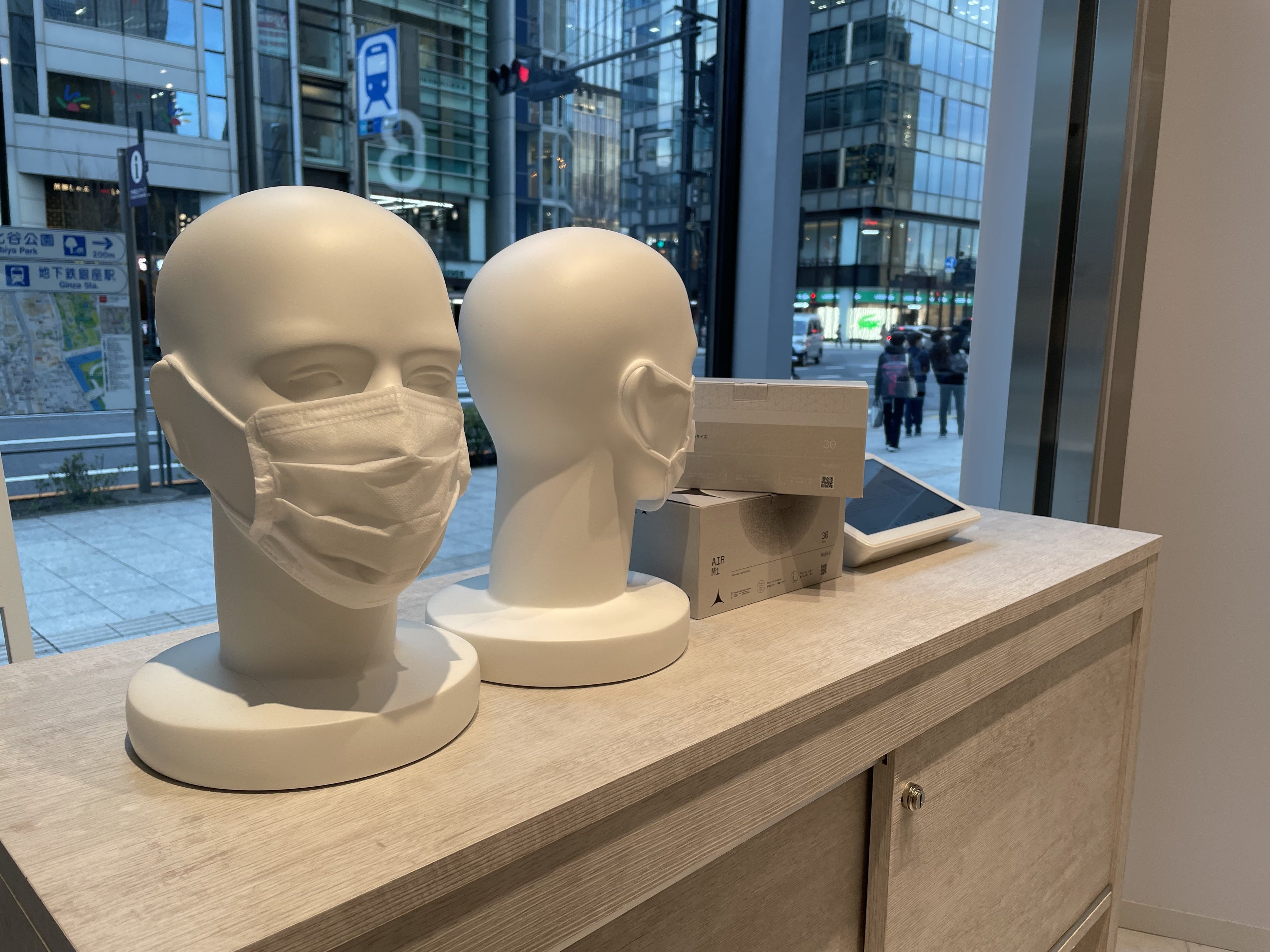 b8ta Tokyo - Yurakuchoの展示