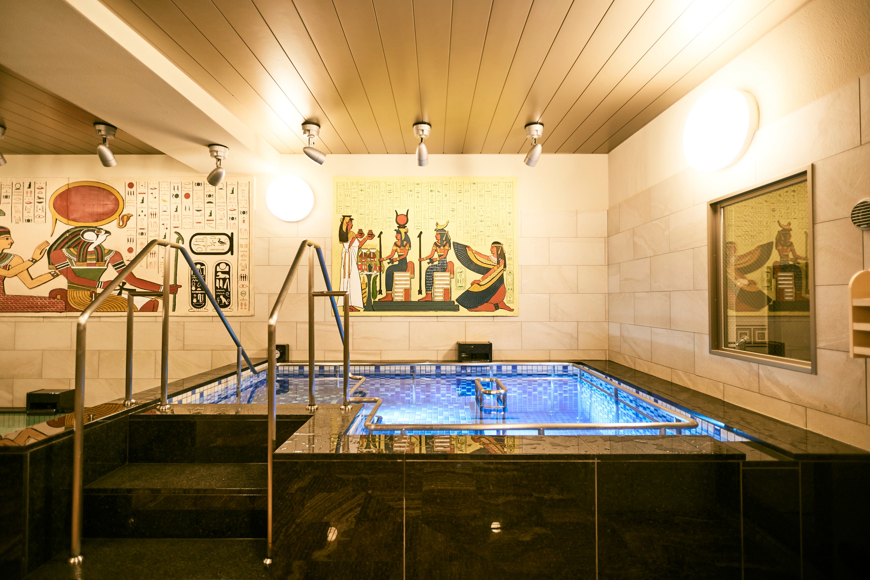 男性浴槽（深水風呂）