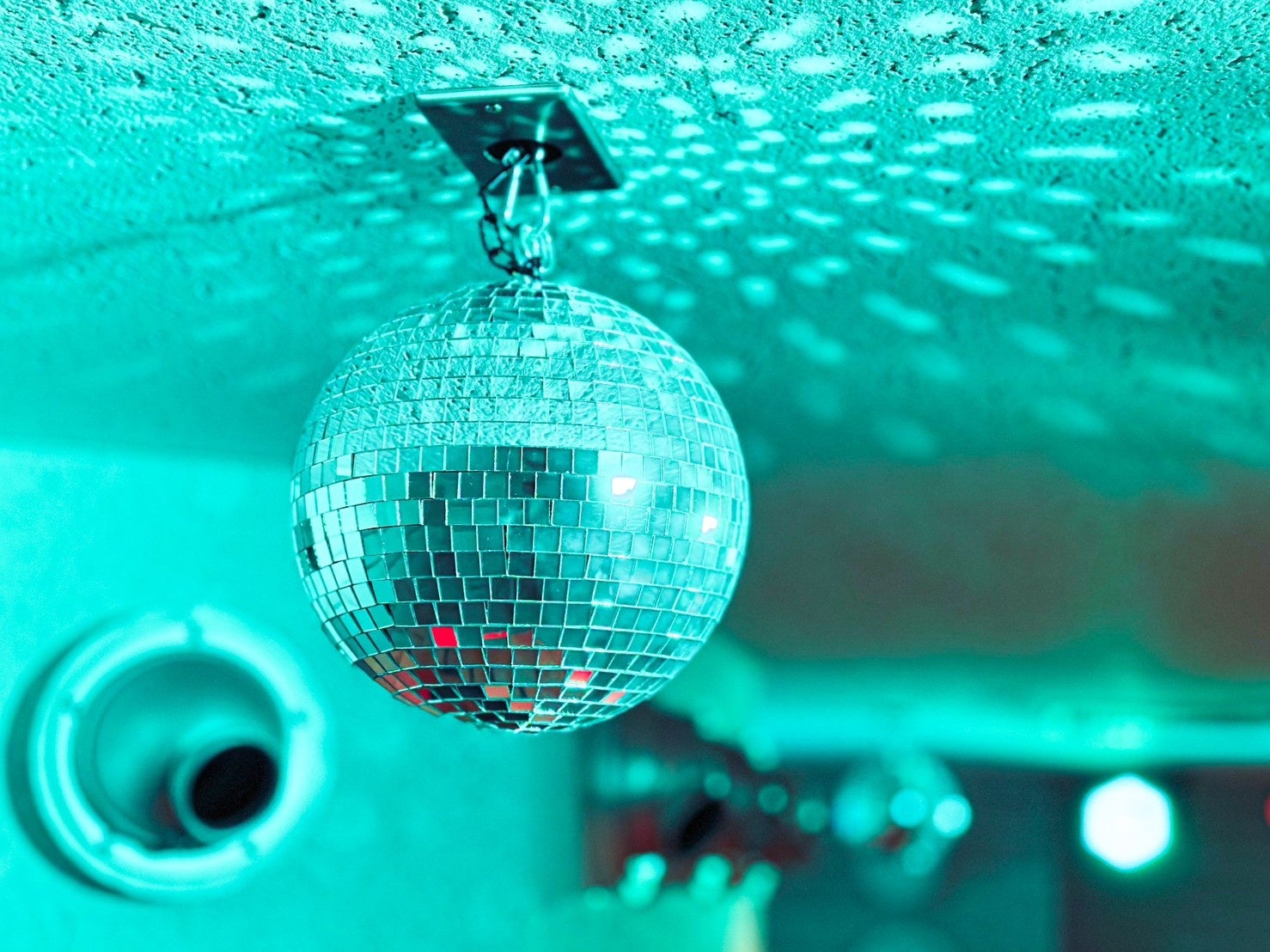 ロウリュヒーリング内にミラーボールを新設