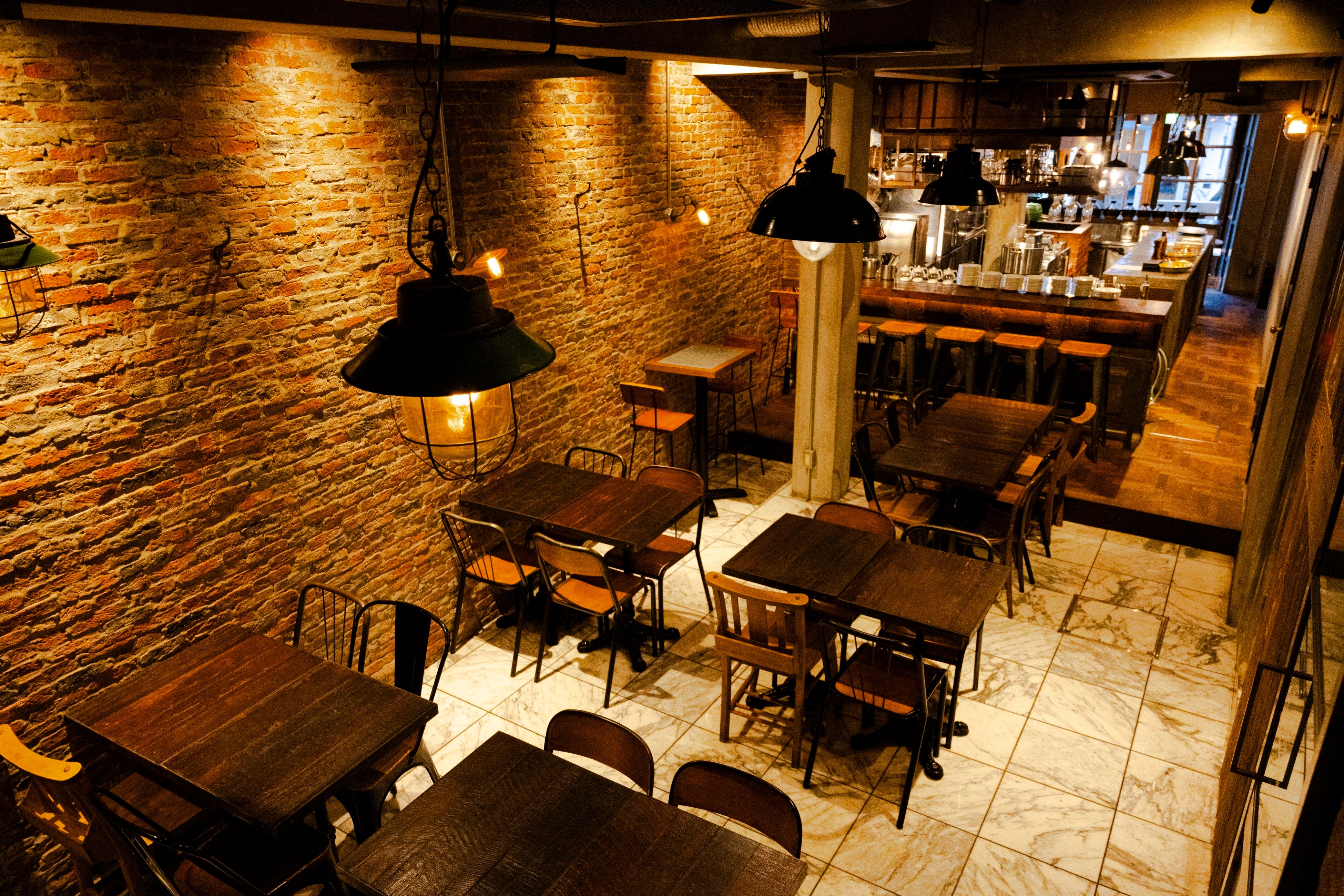 内観(テーブル席)