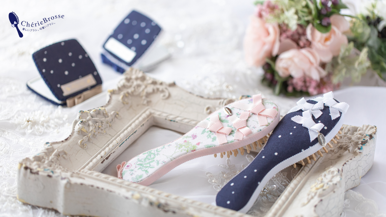 オリジナル生地JolieMacaronのシャワードット柄濃紺と保谷カルガラホワイトの生地で