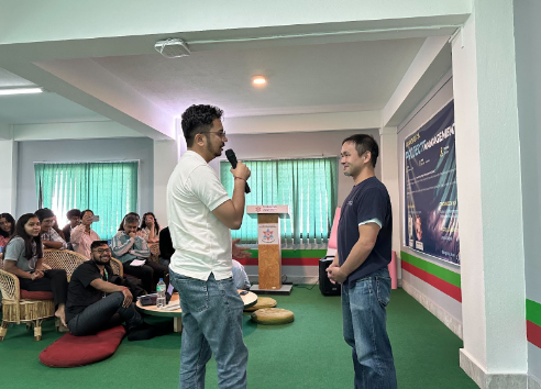 小林に感謝の意を伝える学生代表