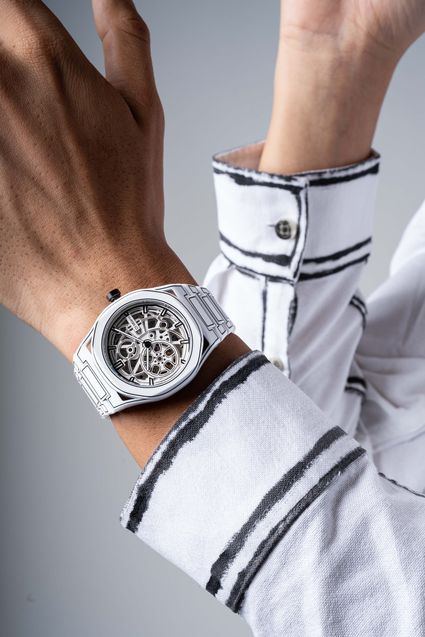 D1 MILANO、新作スケルトンウォッチ2型登場 / 白と黒、想像と精密が