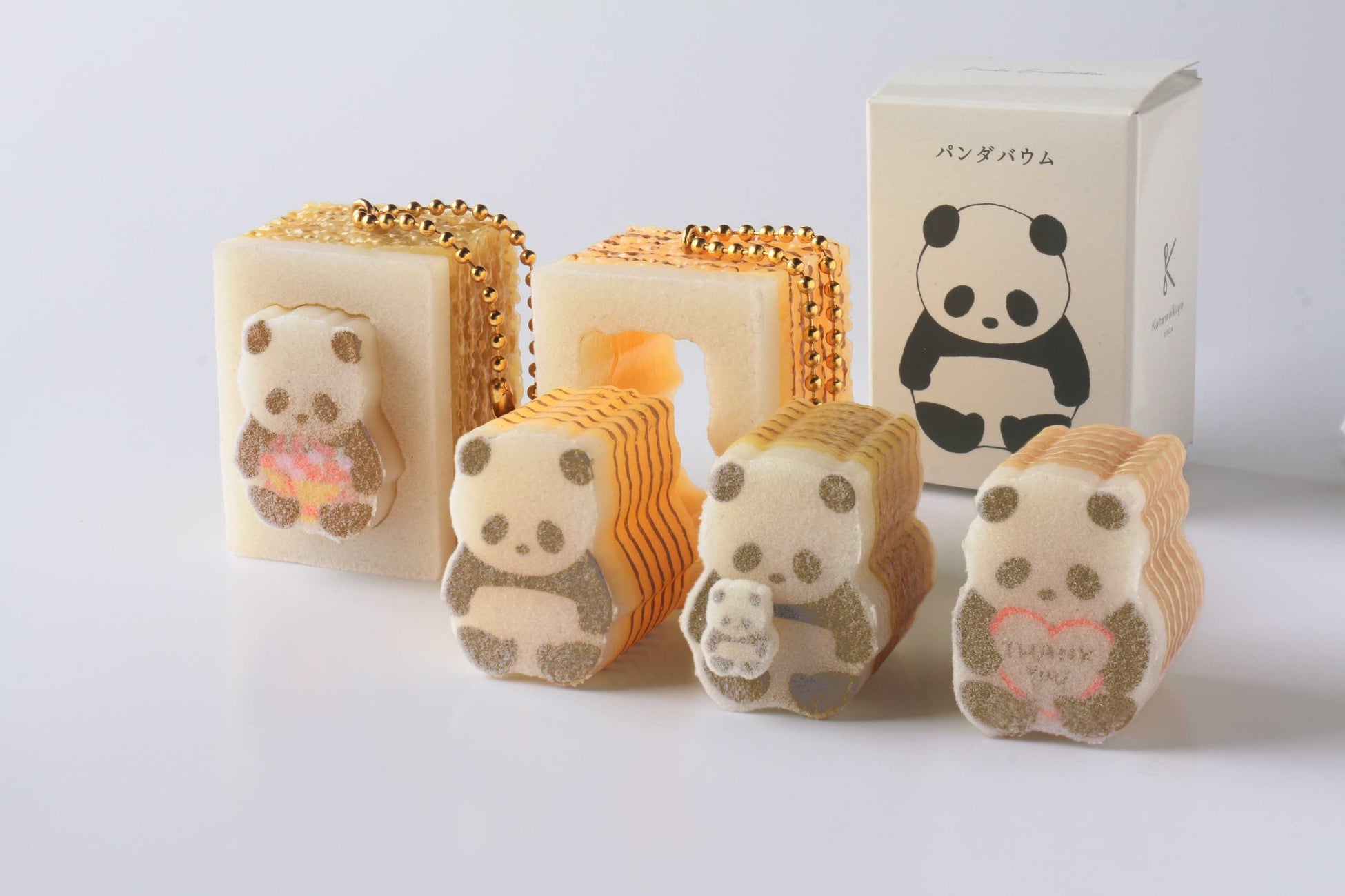 ラインナップは全4種類。ときどきパッケージがついてきます。(左から花束パンダバウム、プレーンパンダバウム、親子パンダバウム、Thank Youパンダバウム))