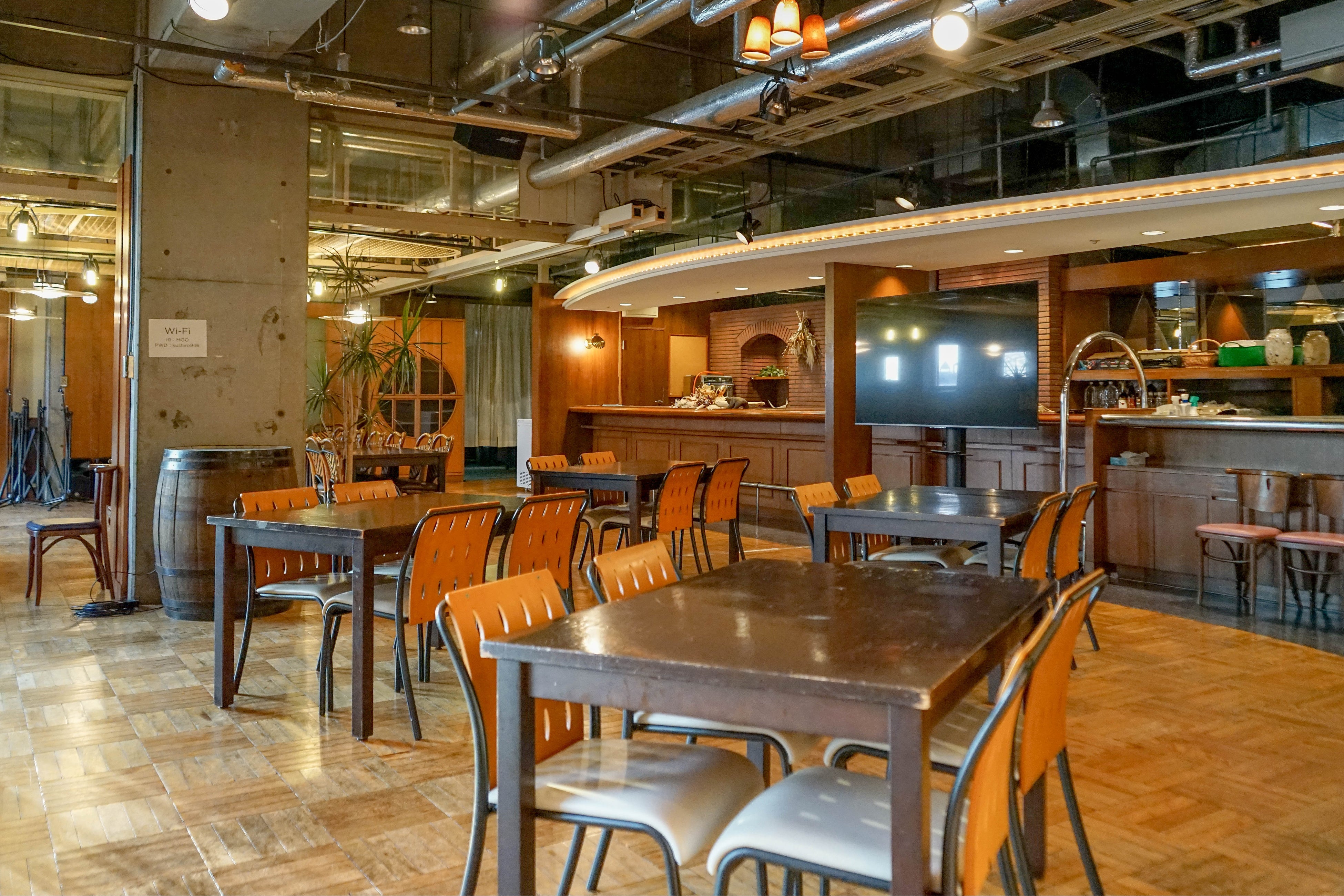 港まちベース946BANYAの内観